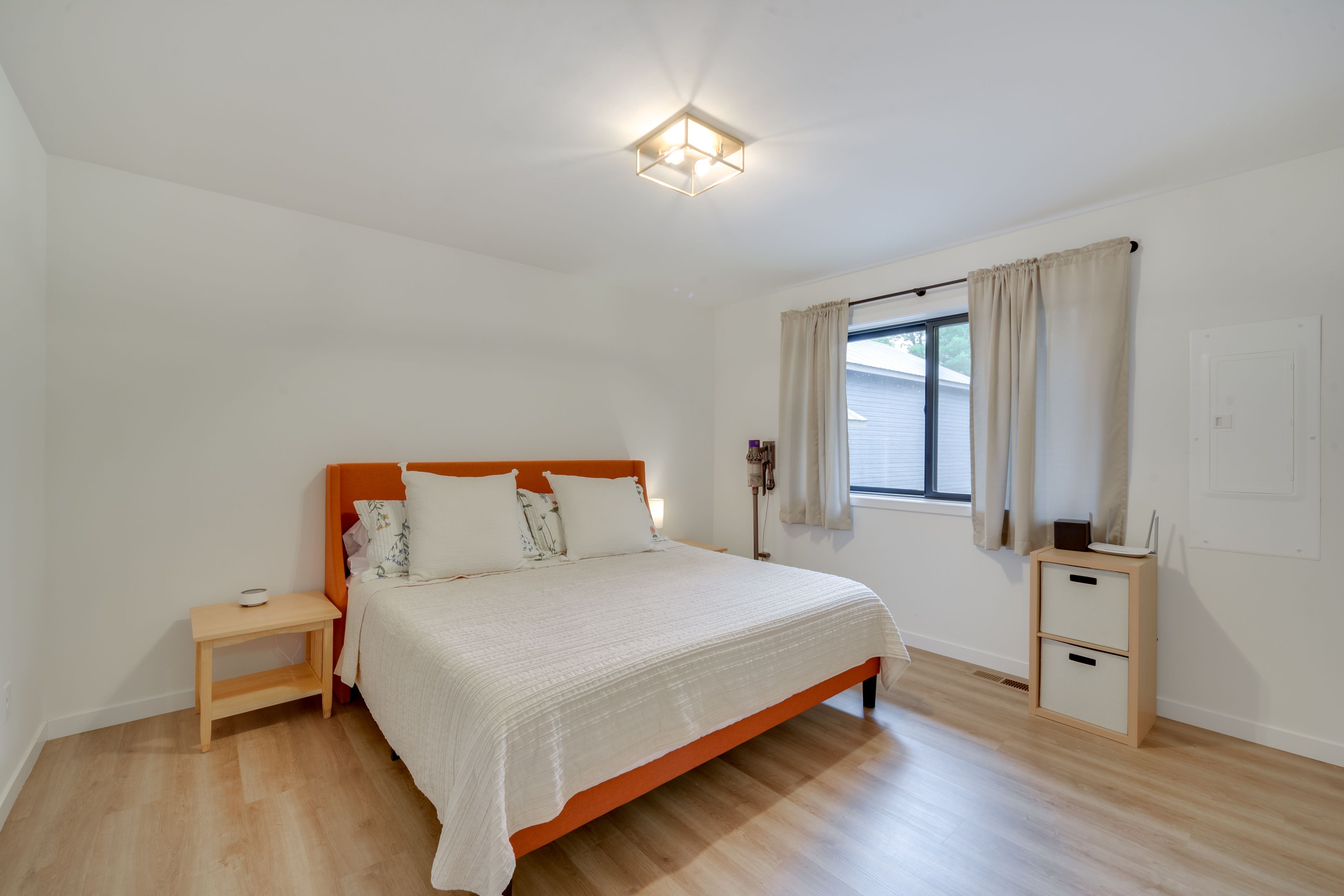 Bedroom | King Bed | Linens Provided | 1st Floor