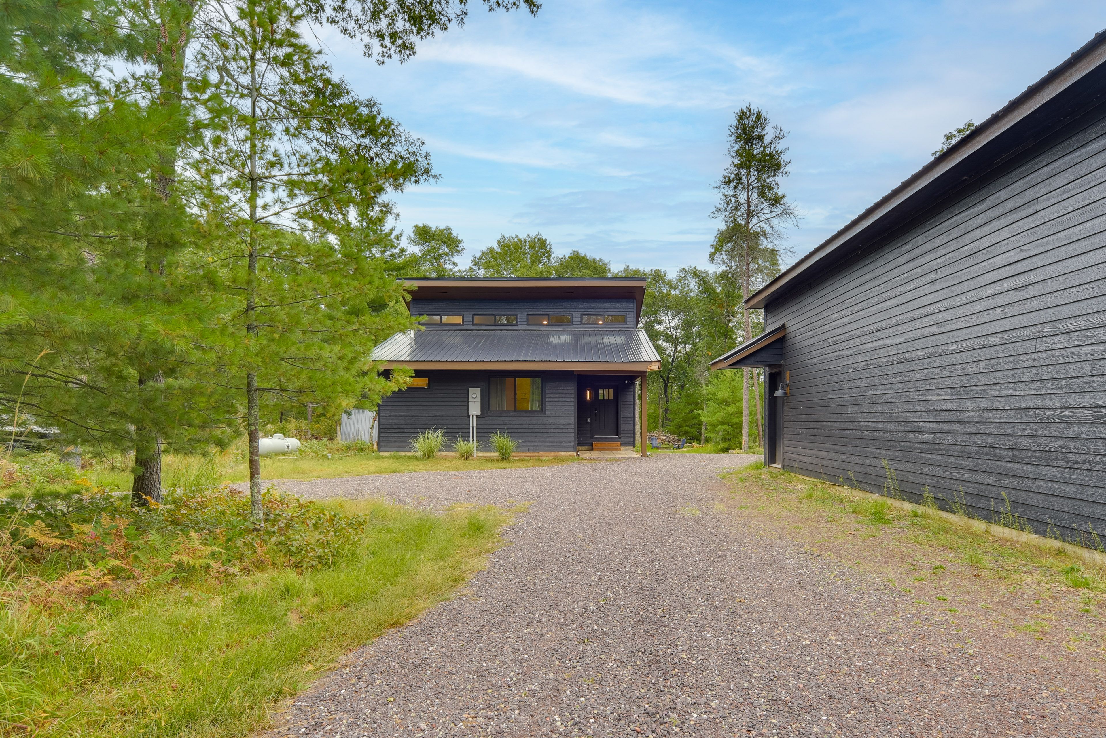 Parking | Driveway (6 Vehicles) | RV/Trailer Parking