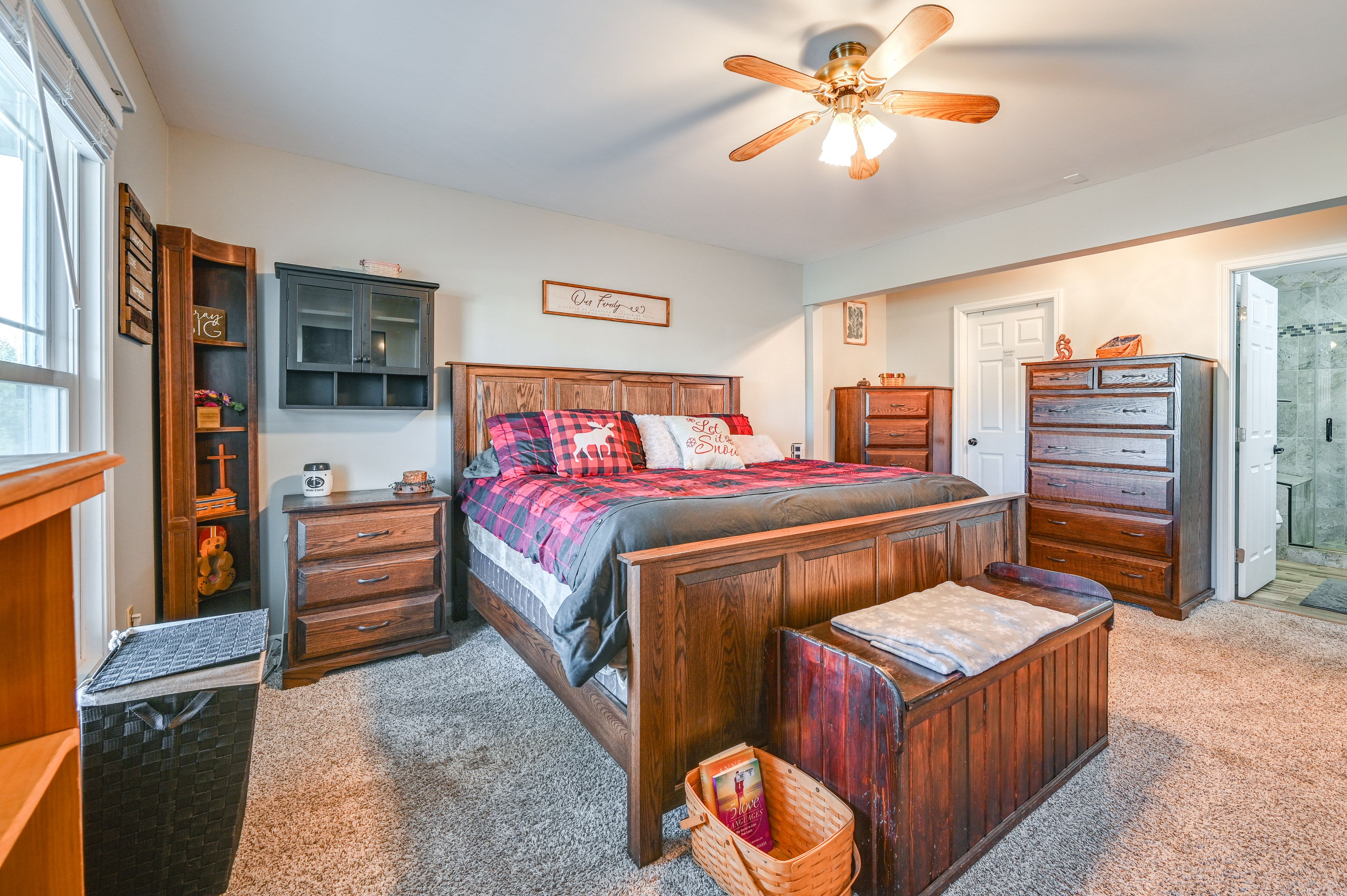 Bedroom 1 | King Bed | Linens Provided | 1st Floor
