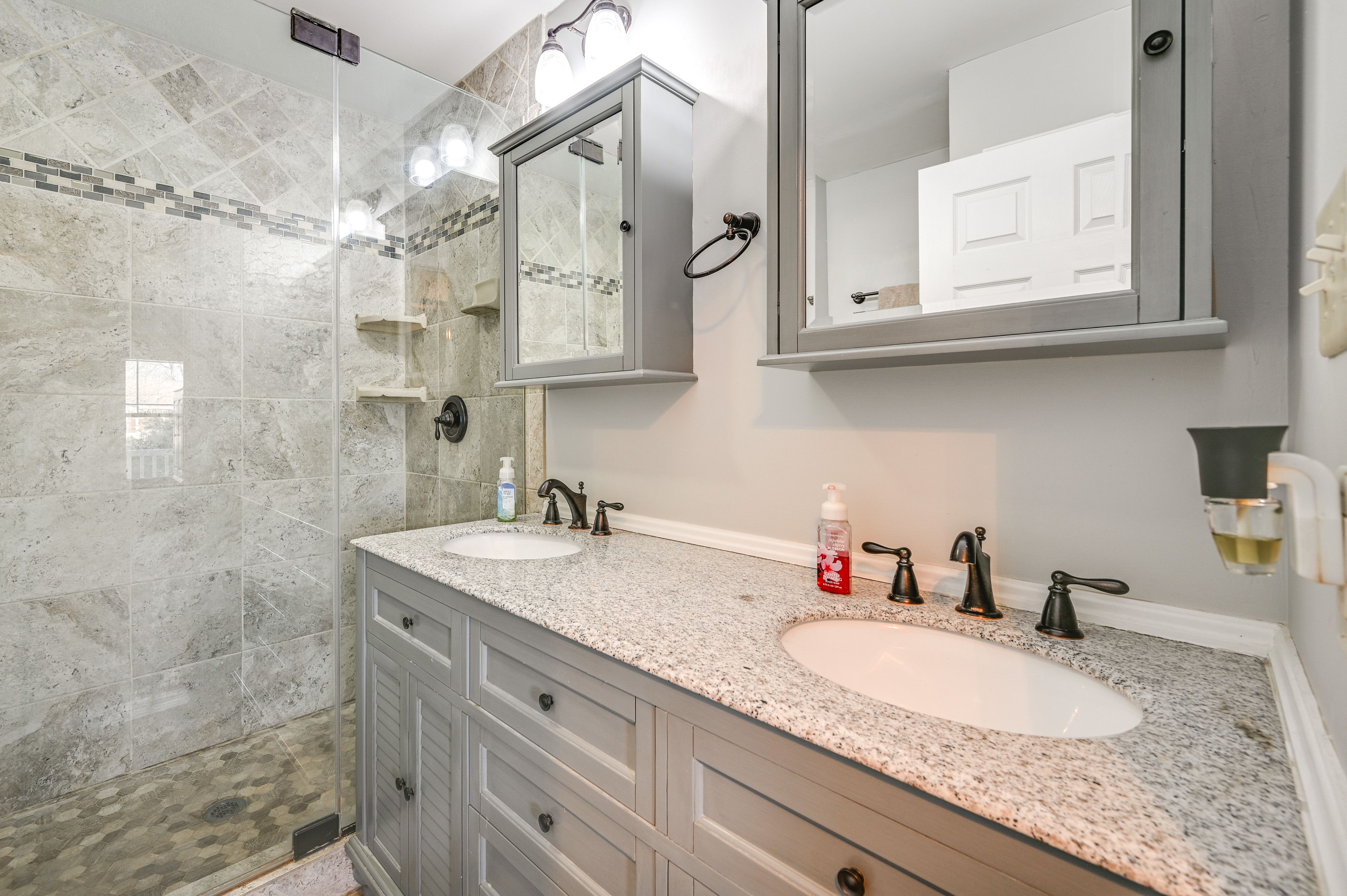 En-Suite Bathroom | Towels Provided | 1st Floor