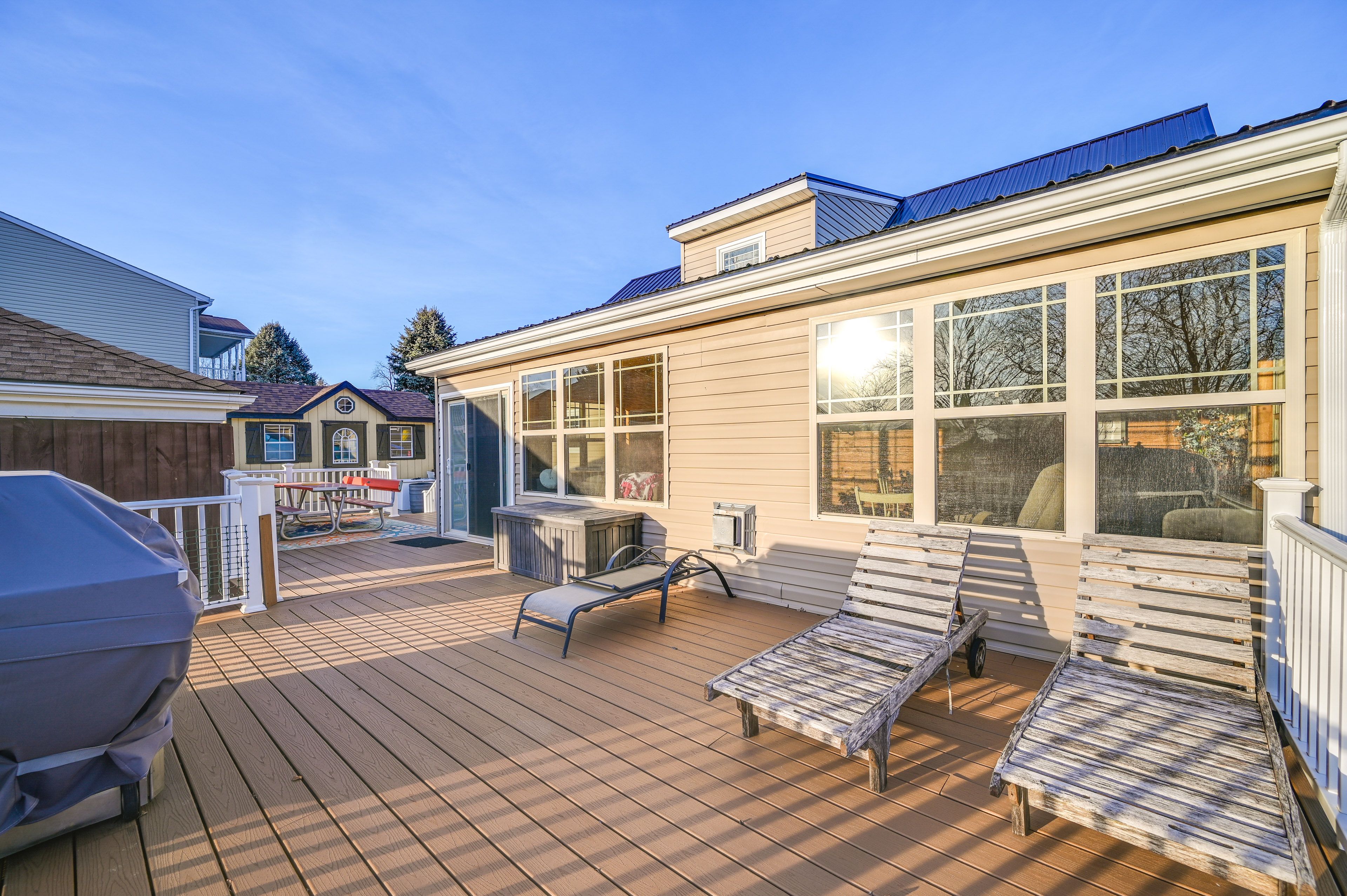 Deck | Gas Grill | Picnic Table