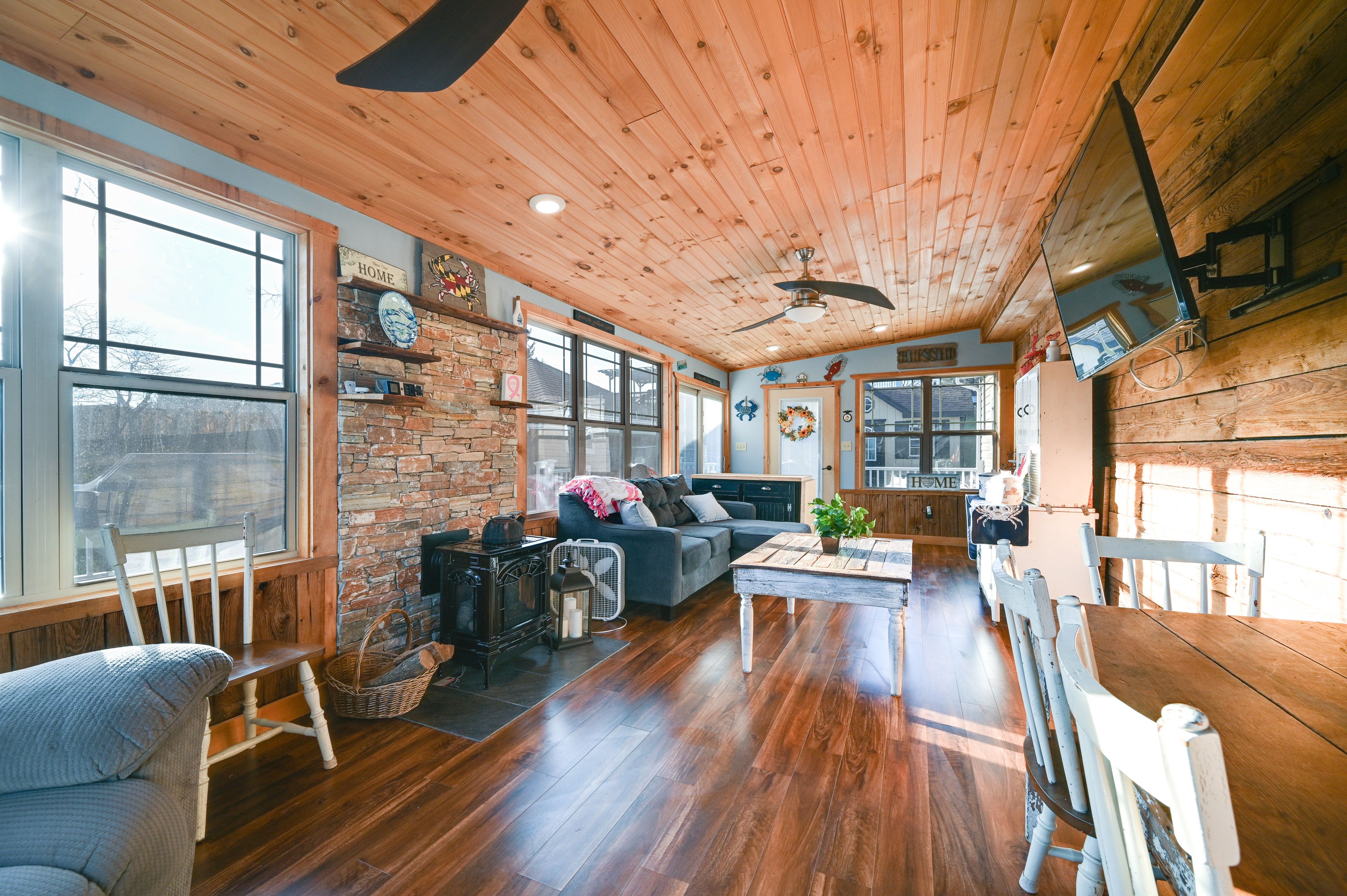 Sunroom | Gas Stove | 1st Floor