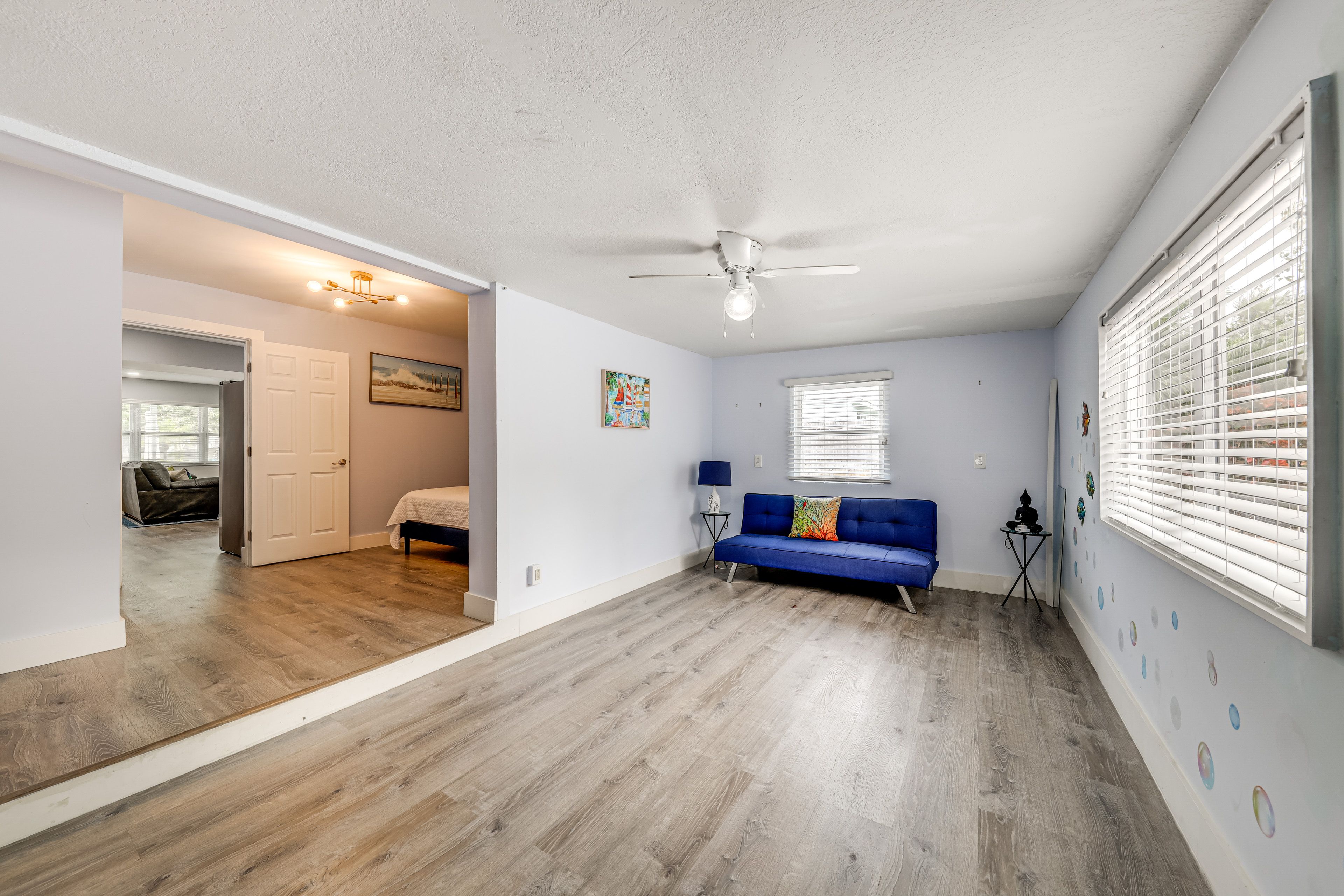 En-Suite Bonus Room | 1 Step to Enter | Smart TV