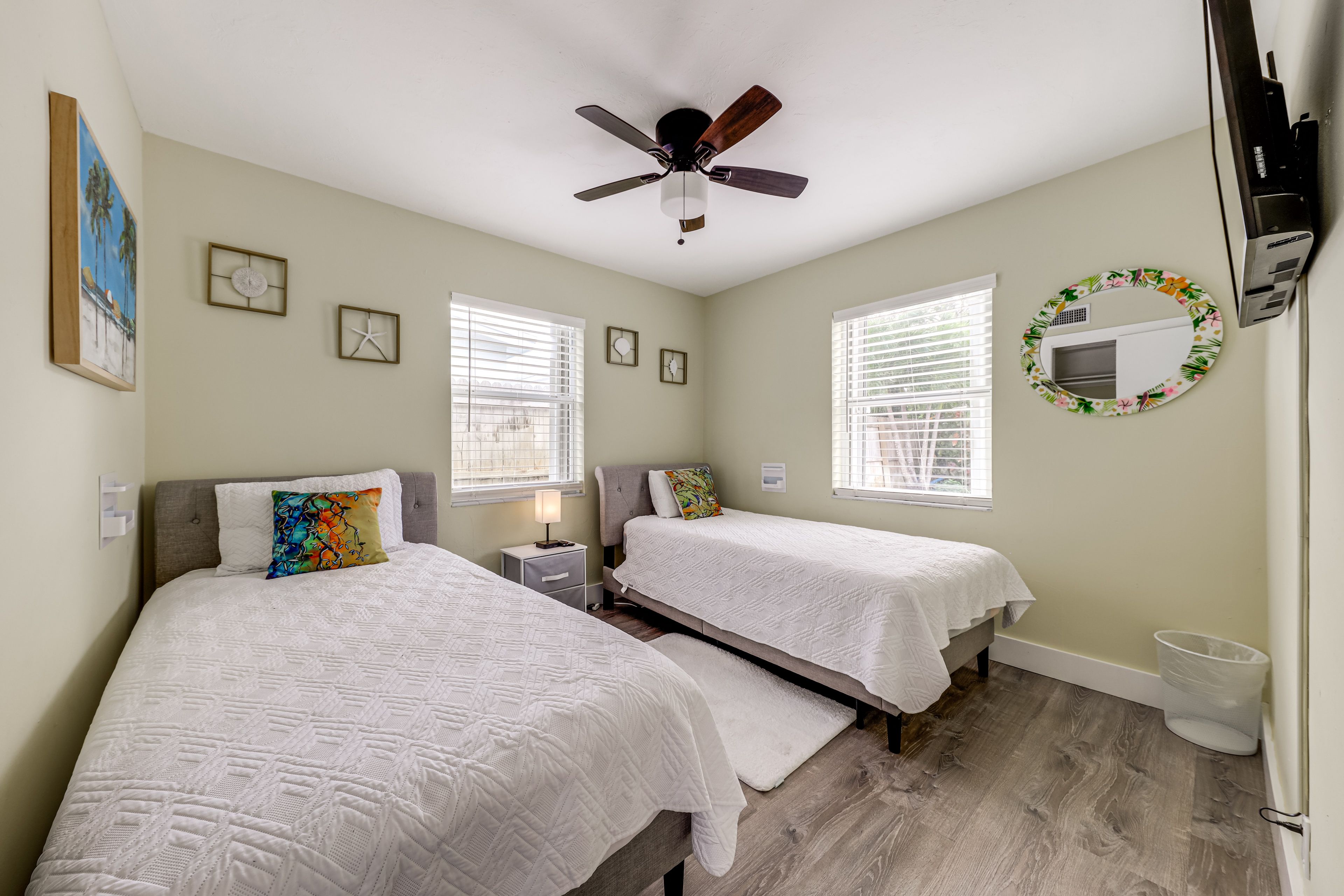 Bedroom 3 | 2 Twin Beds | Smart TV