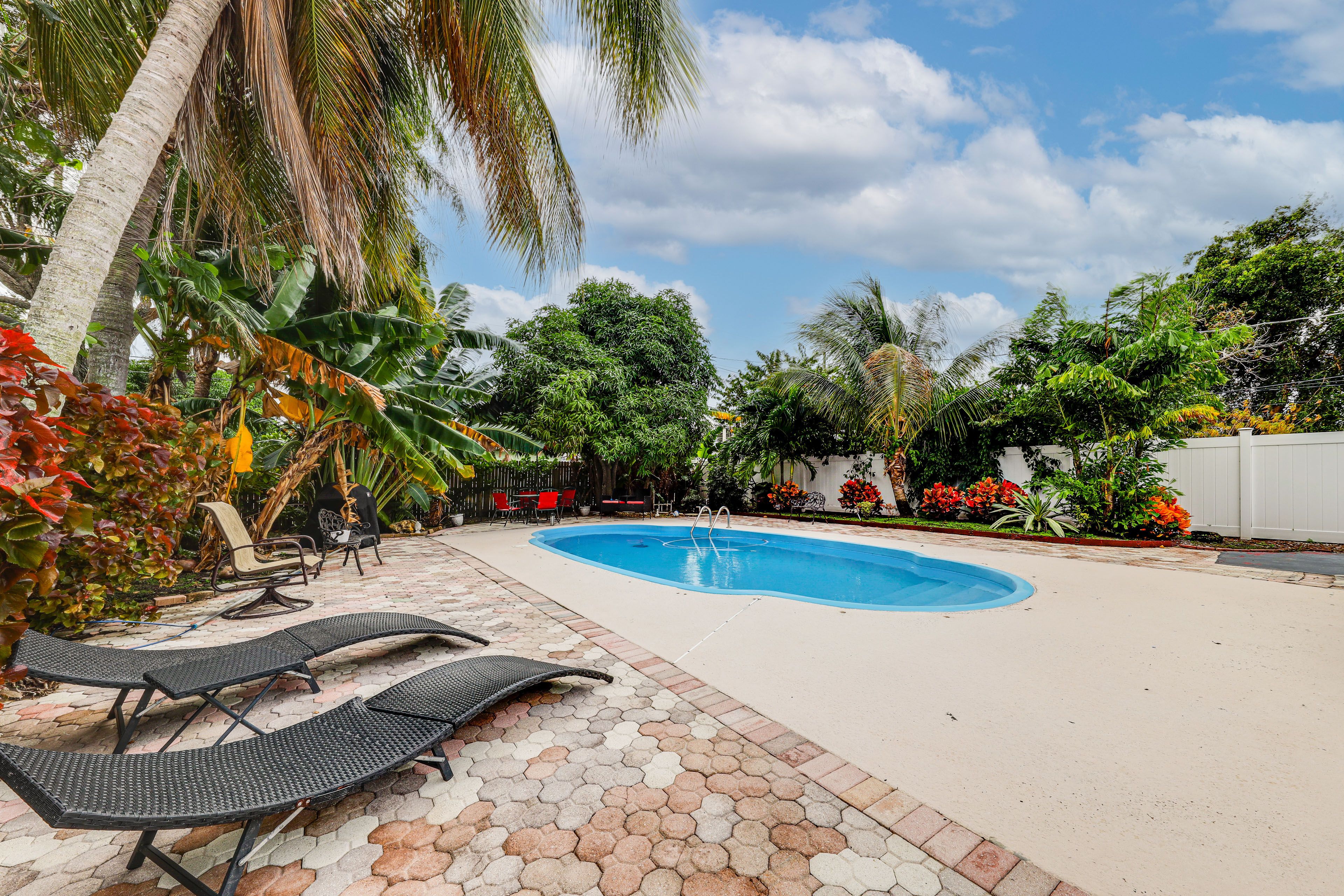 Property Exterior | Private Outdoor Pool