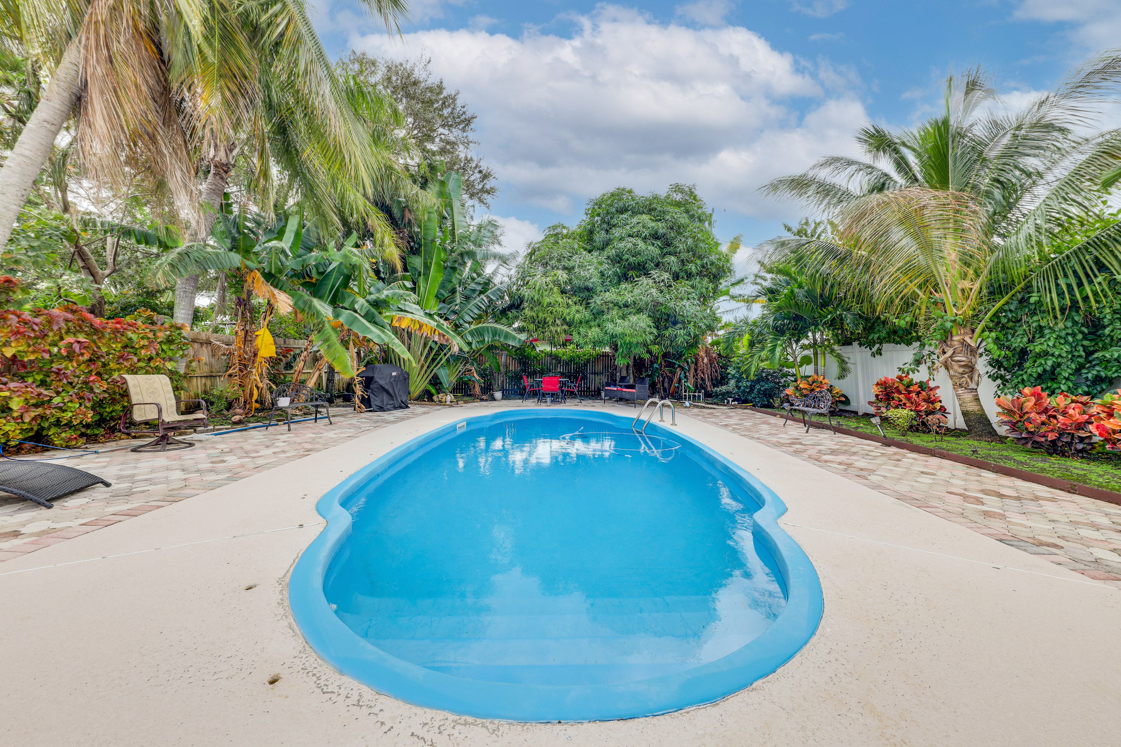 Lantana Vacation Rental | 3BR | 2BA | 1 Step to Enter | 1,428 Sq Ft