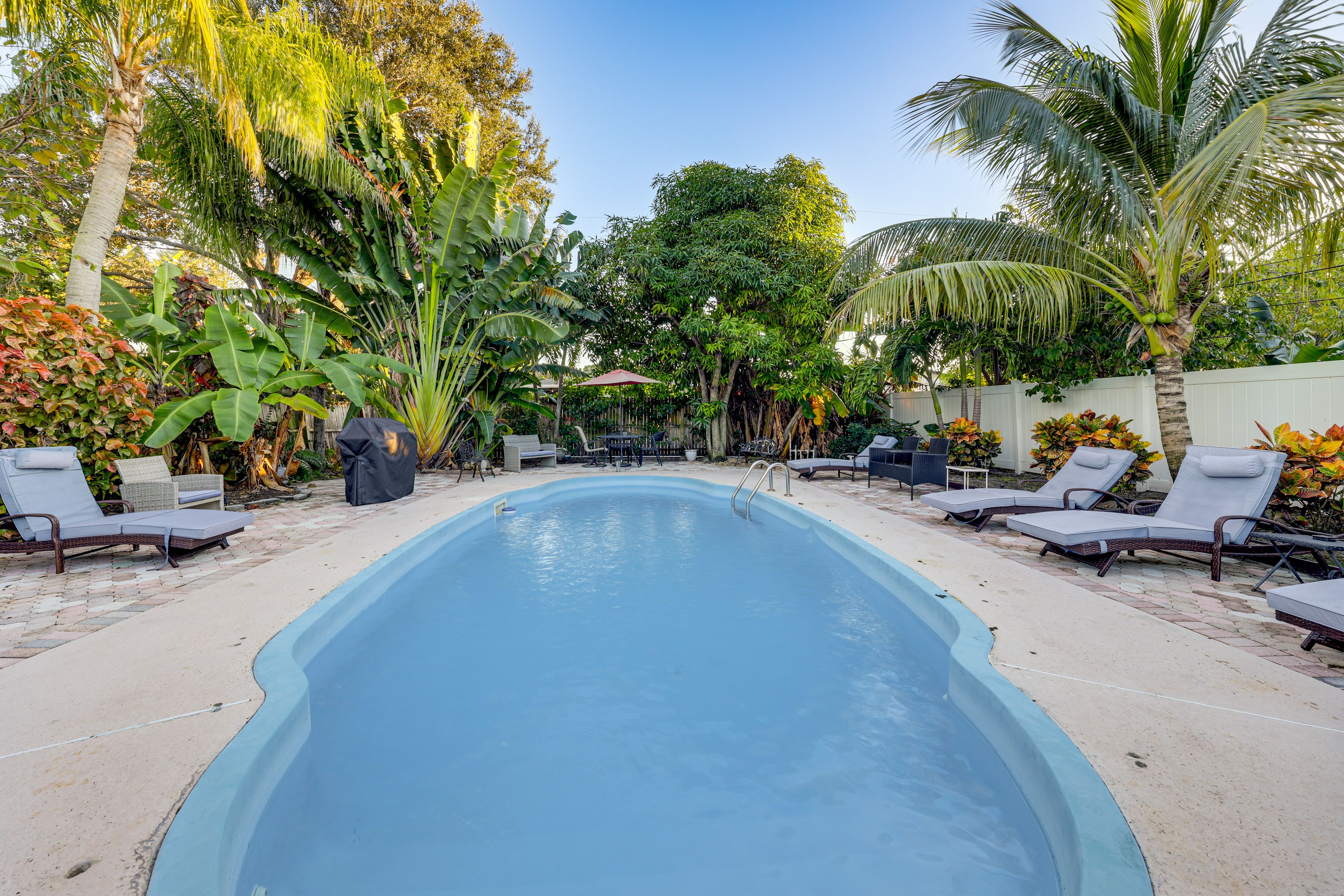 Lantana Vacation Rental | 3BR | 2BA | 1 Step to Enter | 1,428 Sq Ft