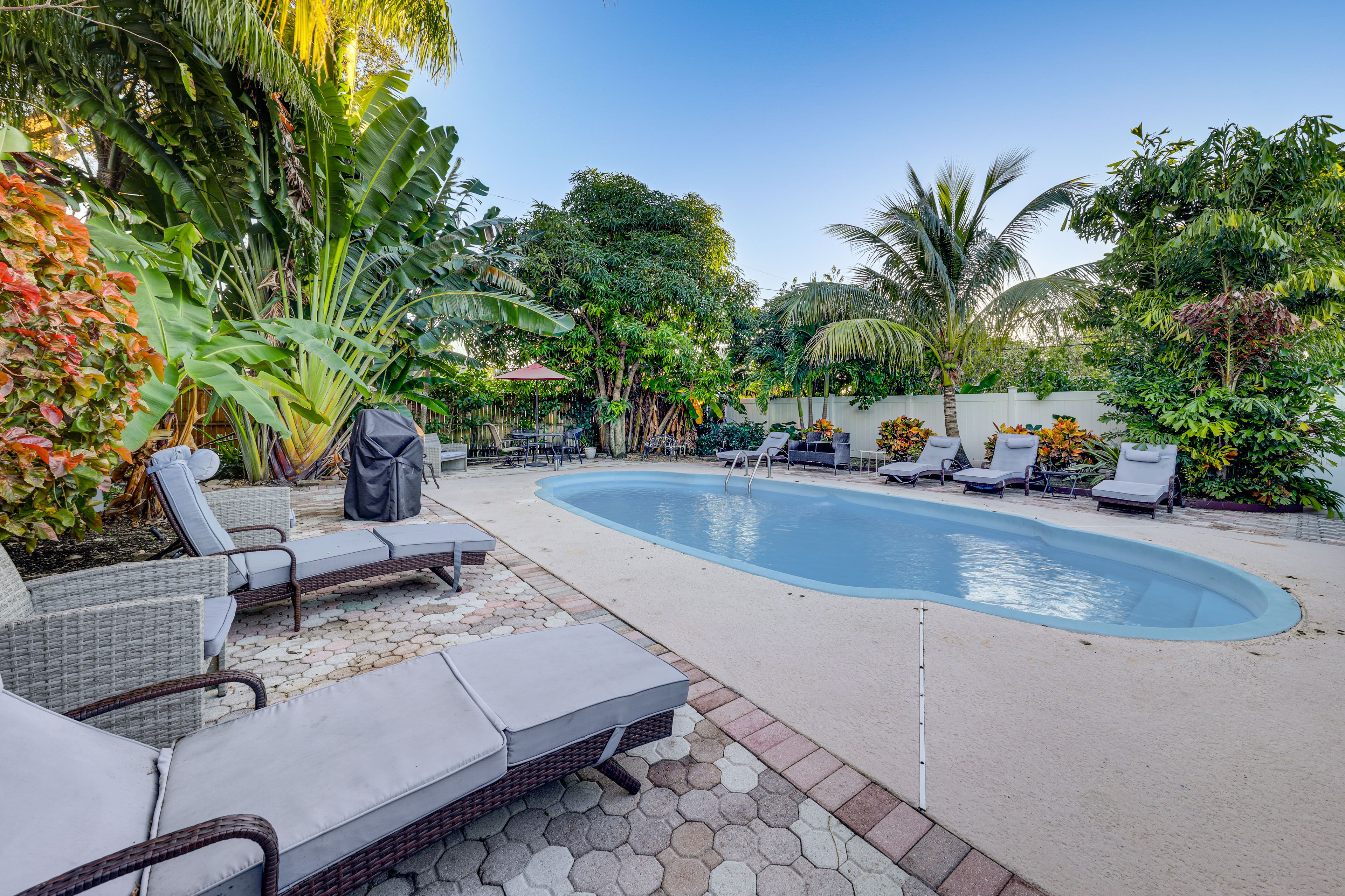 Property Exterior | Private Outdoor Pool