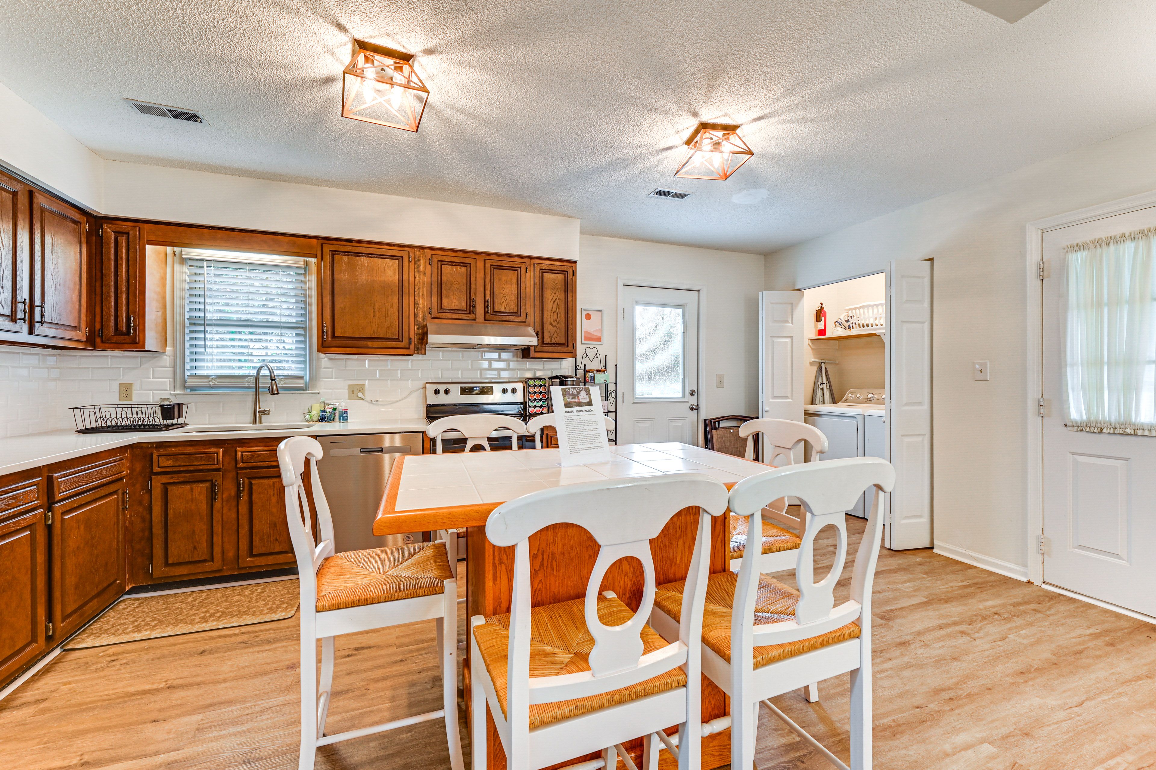 Dining Area | Dishware & Flatware