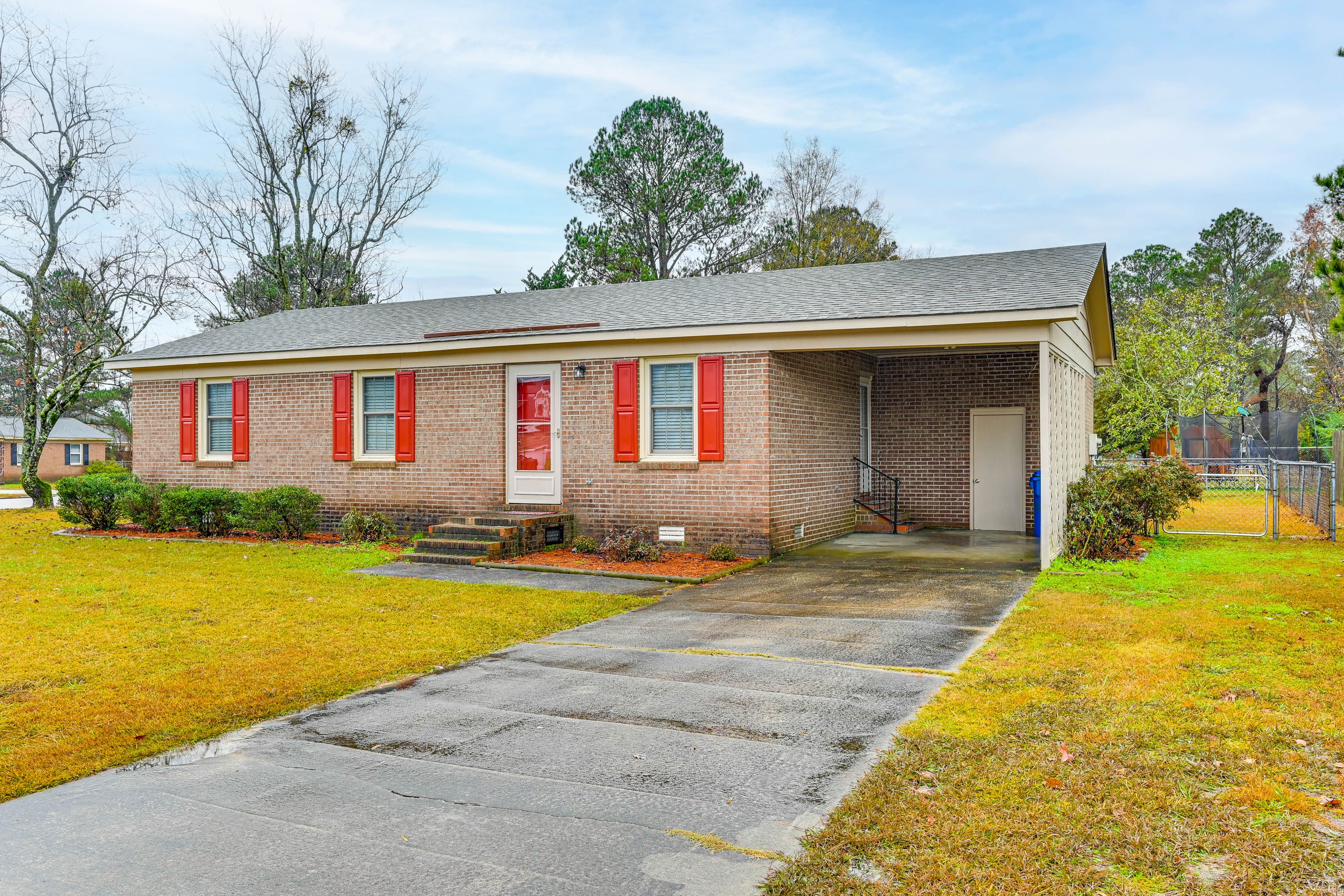 Exterior | Parking | Carport (1 Vehicle) | Driveway (2 Vehicles)