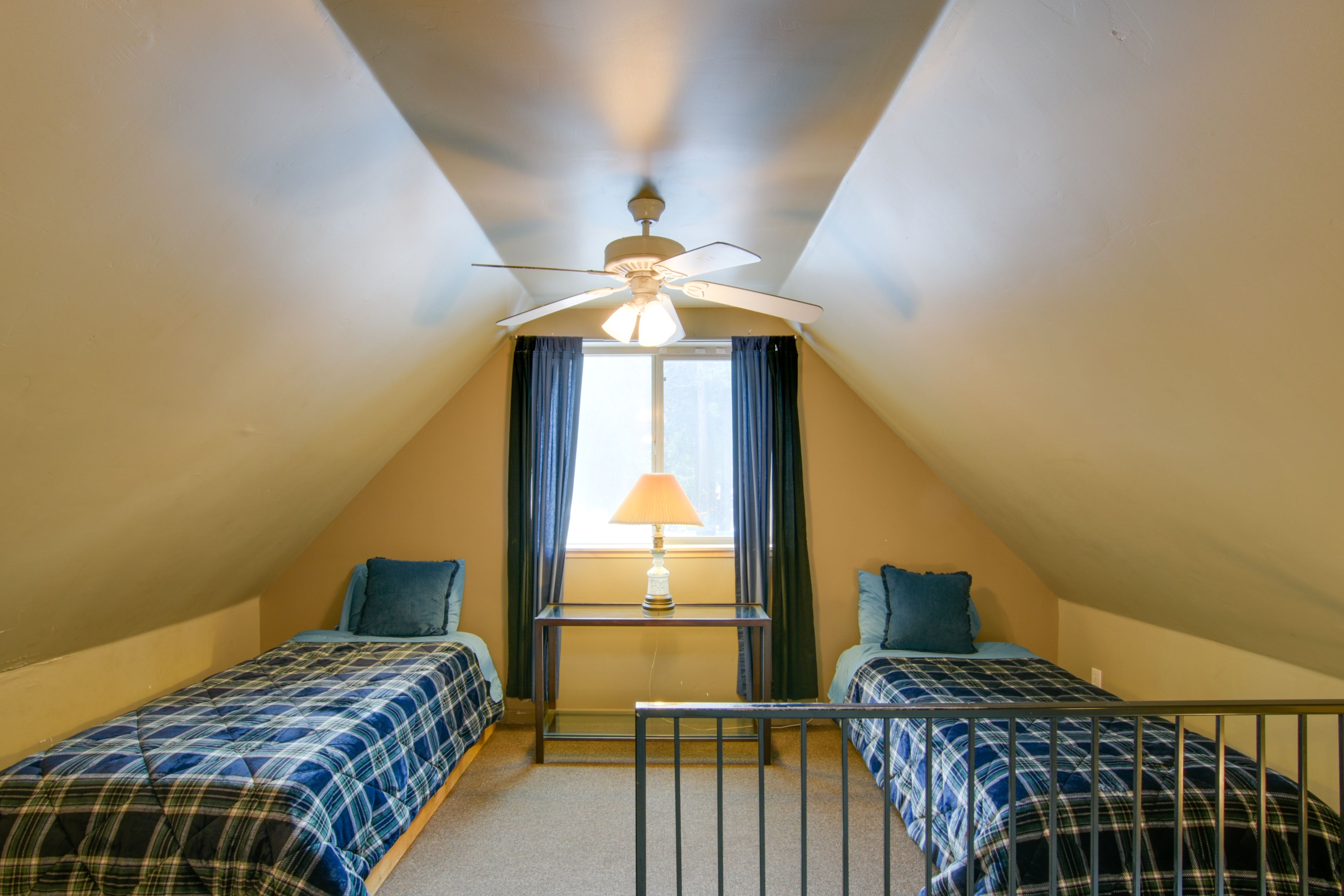 Loft | Queen Bed | 3 Twin Beds | 2nd Floor