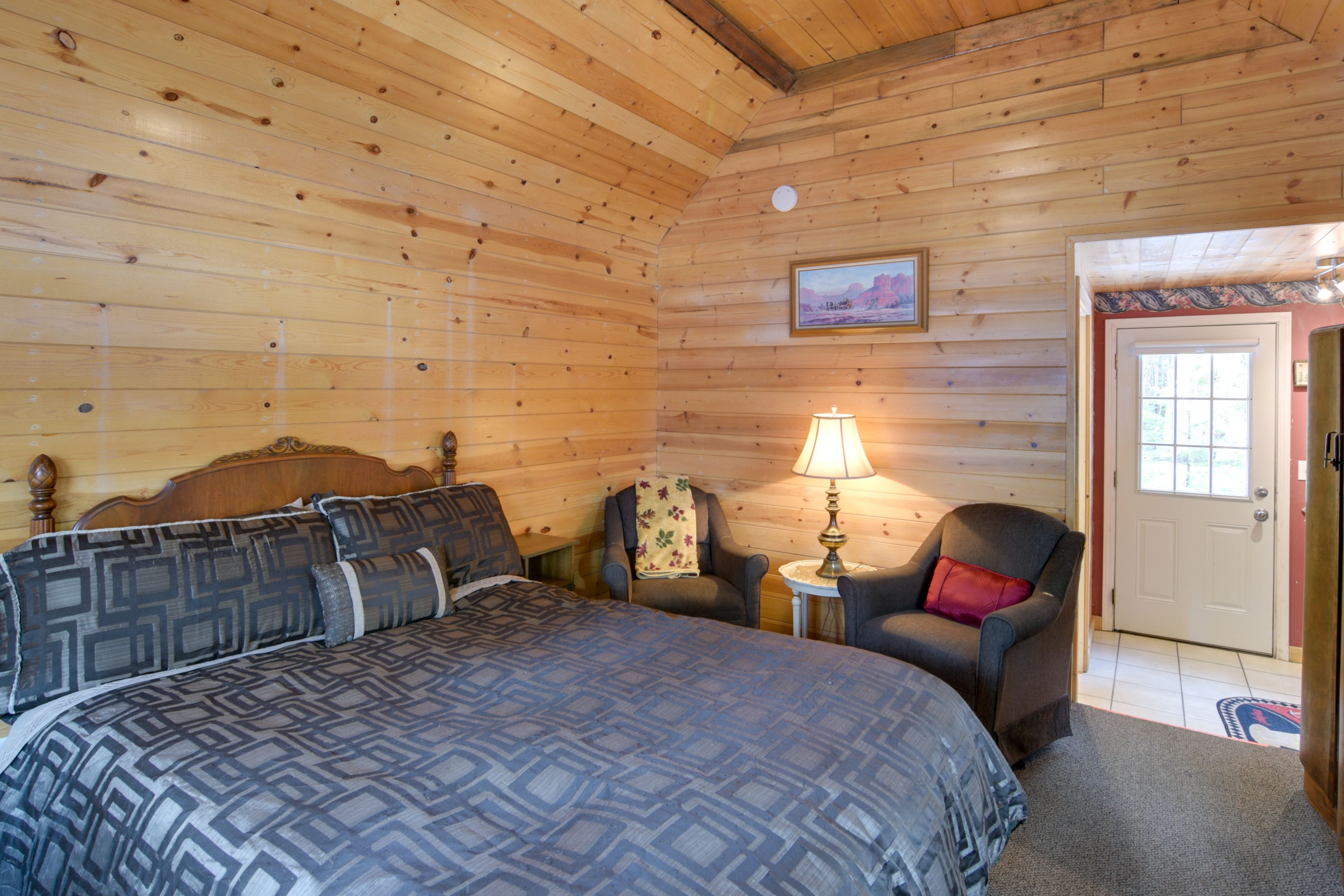 Studio | Queen Bed | Smart TV