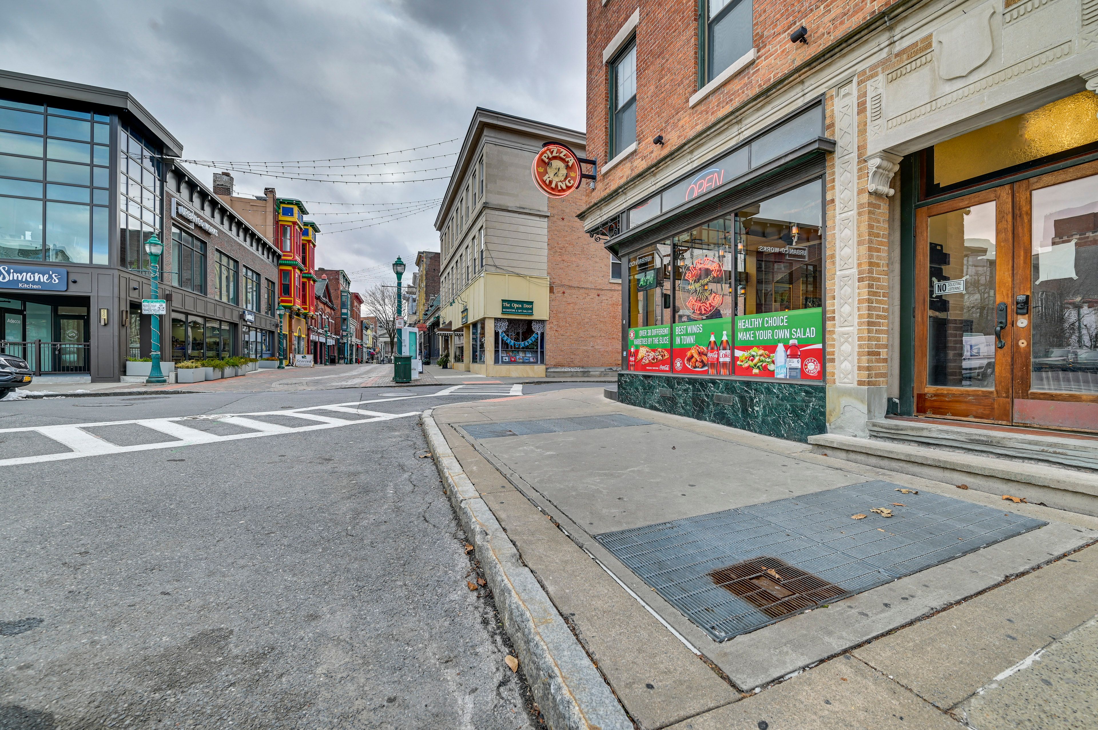 Walking Distance to Downtown Restaurants & Shops