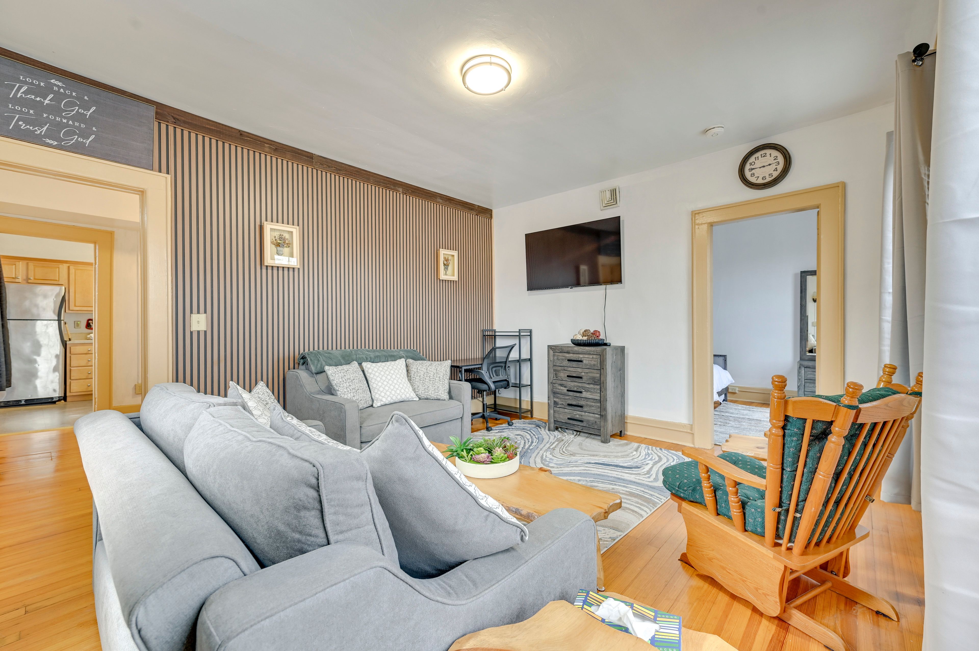 Living Room | Queen Sleeper Sofa | Twin Sleeper Sofa | Smart TV | Free WiFi