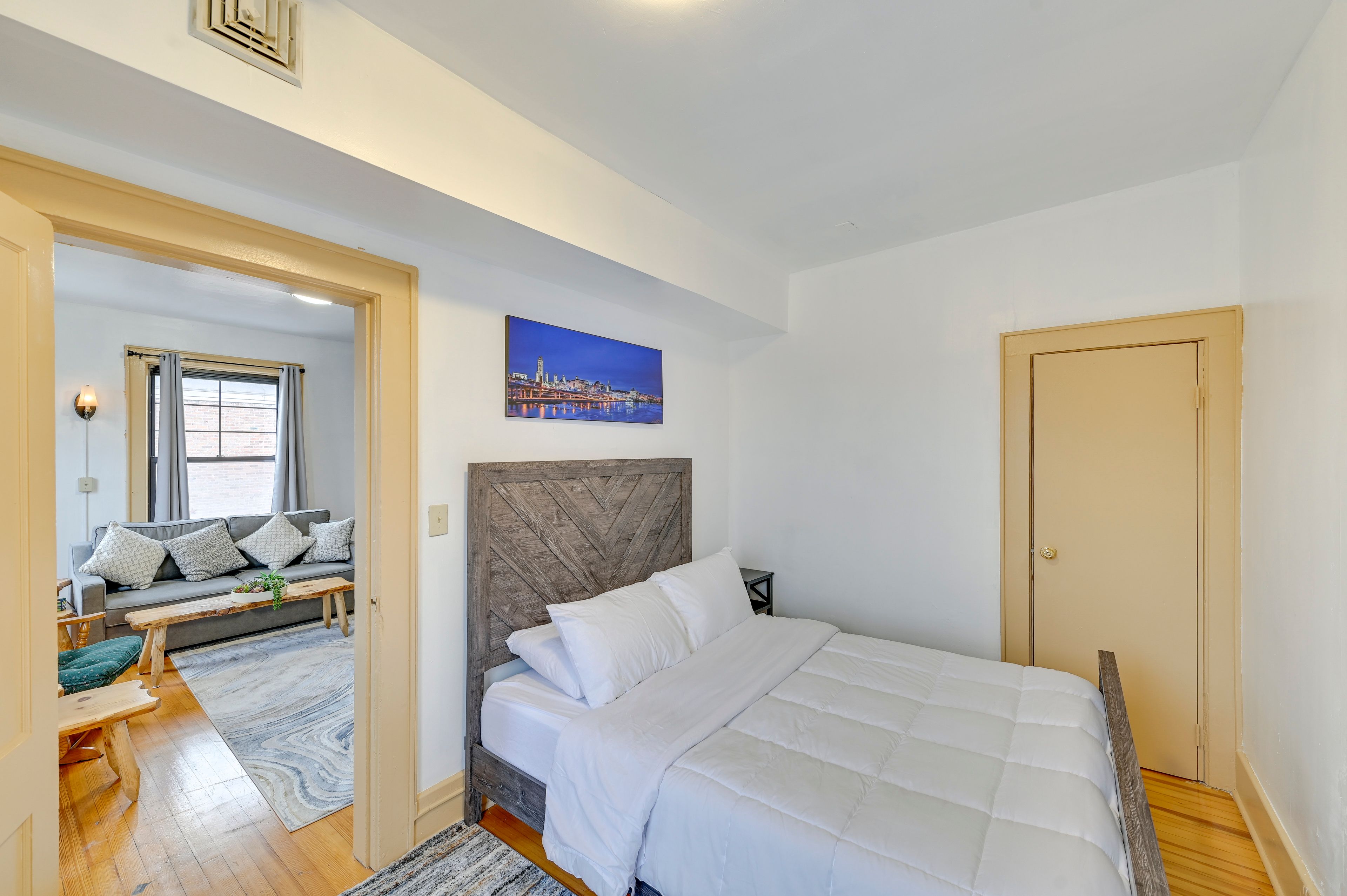 Bedroom | Queen Bed | Linens Provided