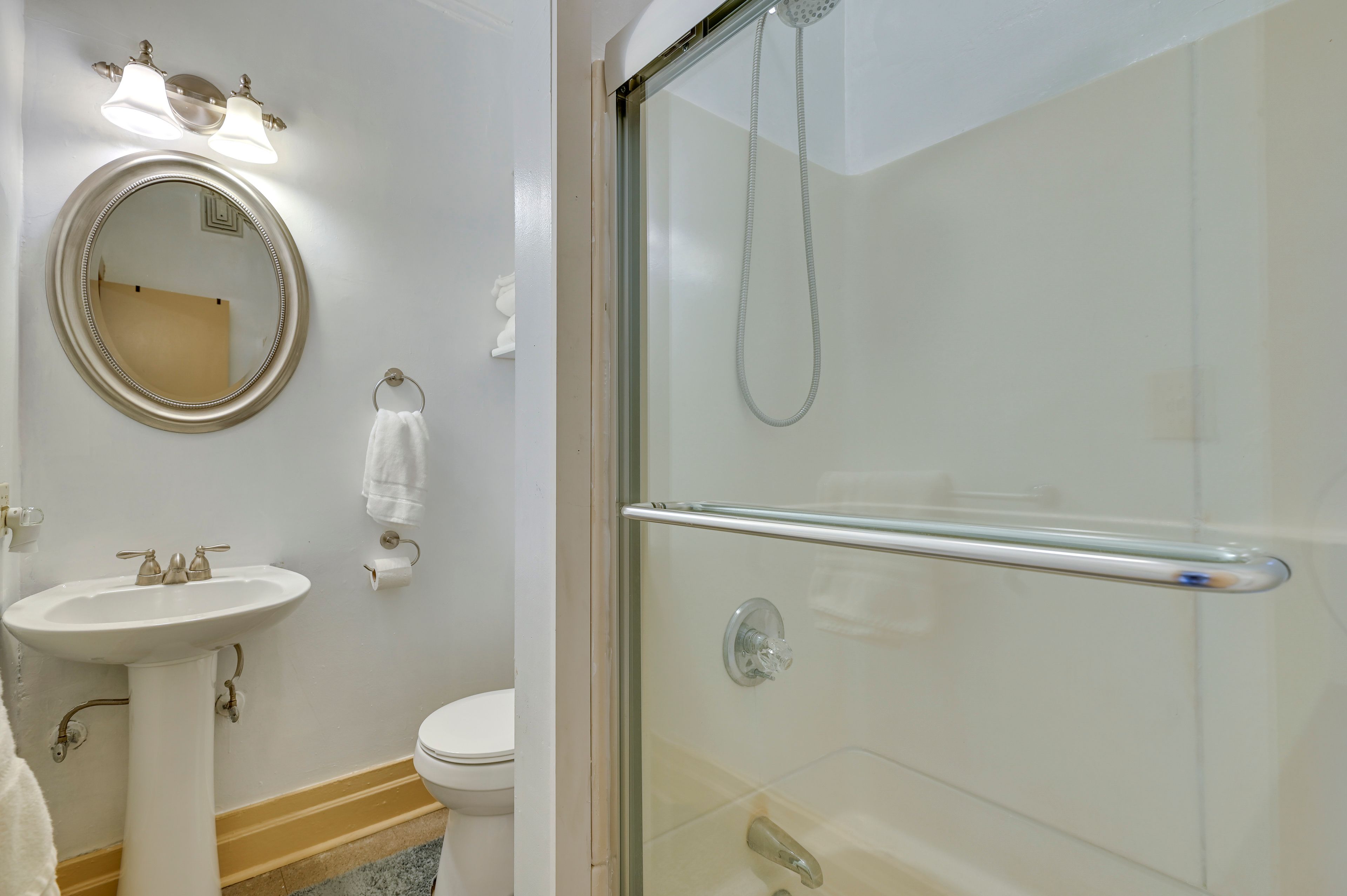 Full Bathroom | Towels Provided | Complimentary Toiletries | Hair Dryer
