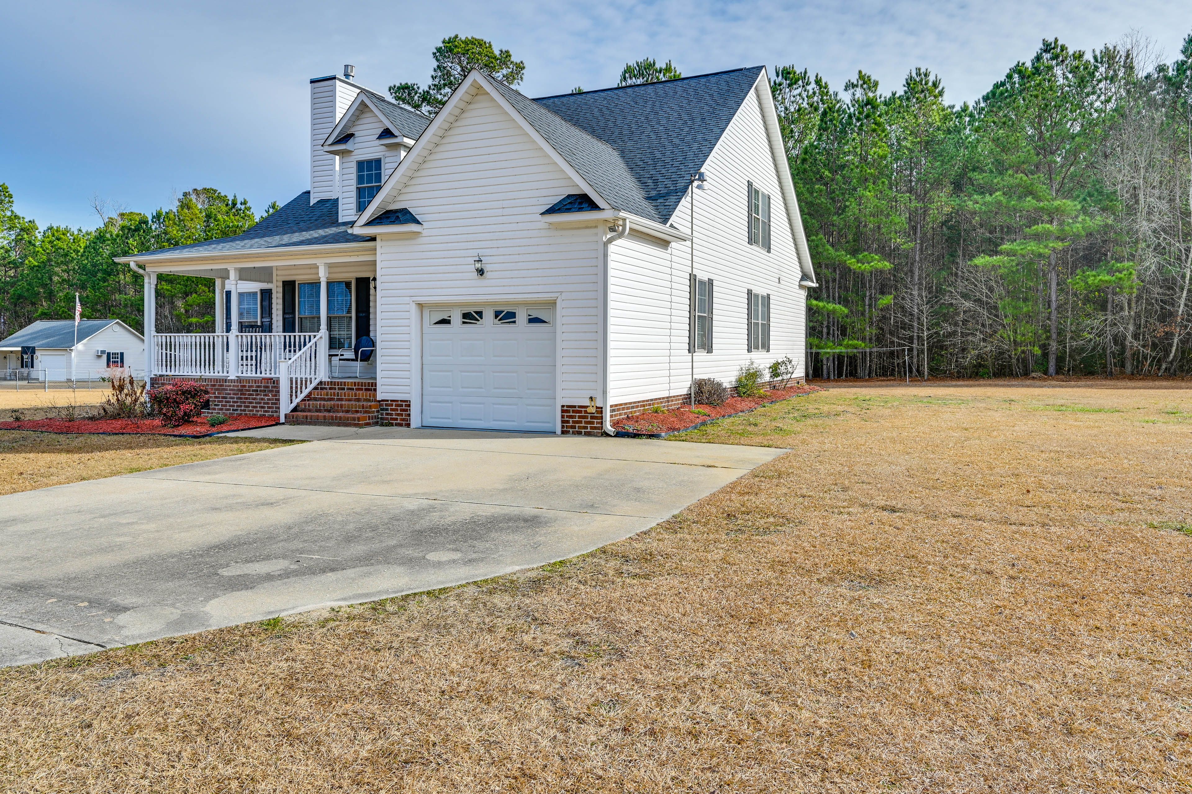 Parking | Driveway (2 Vehicles) | Garage (1 Vehicle)