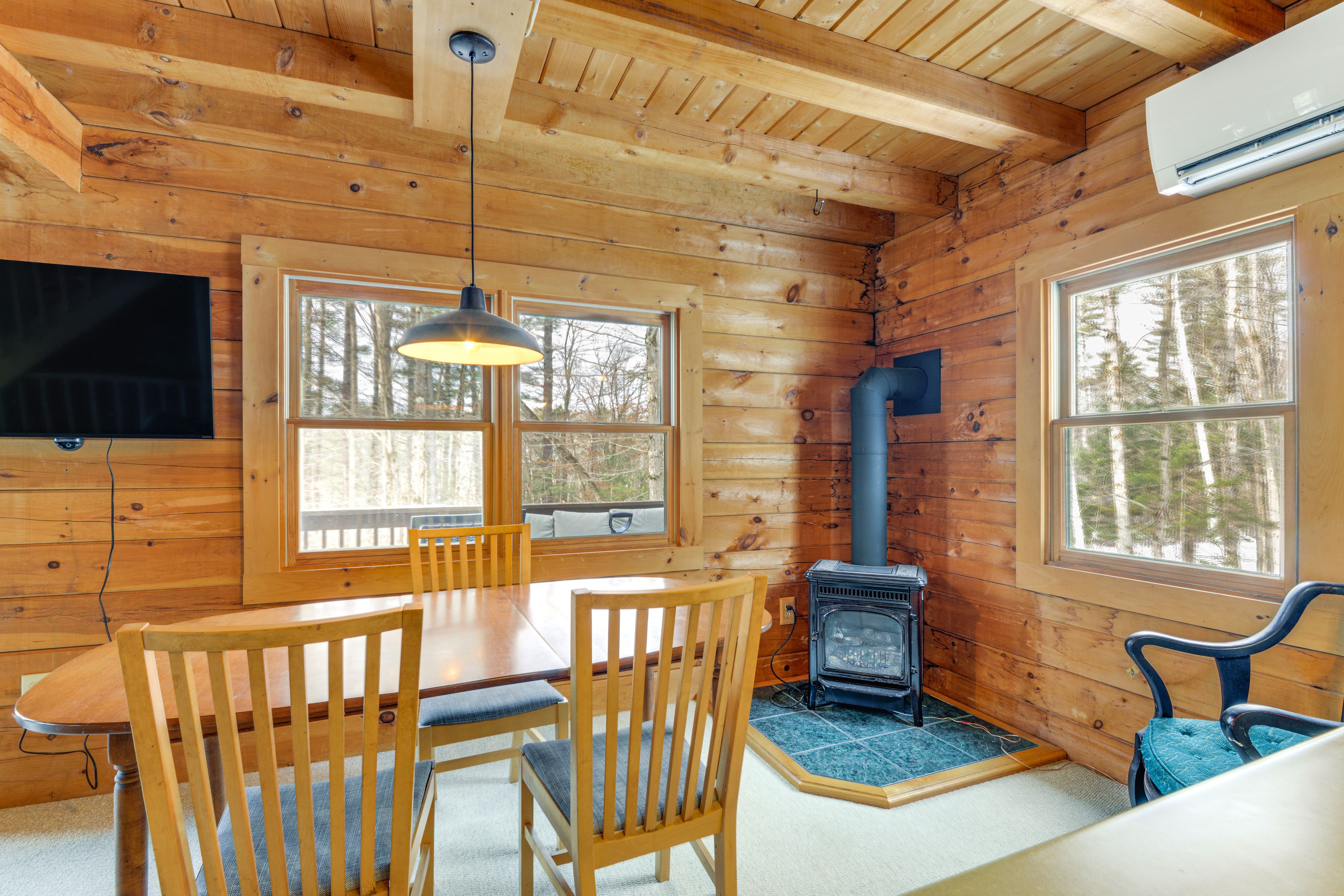 Dining Area | Dishware & Flatware | Main Level