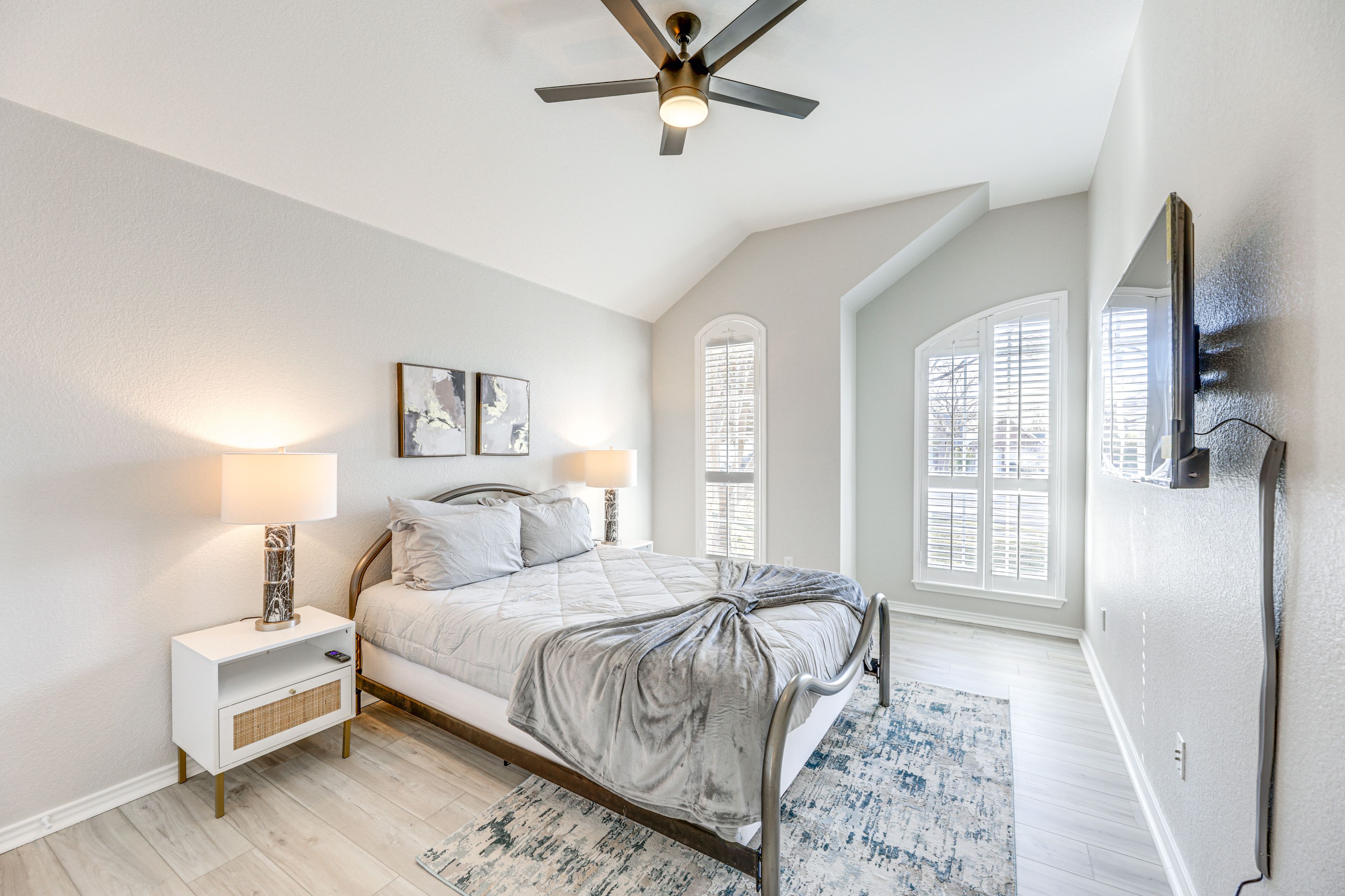 Bedroom 3 | Queen Bed