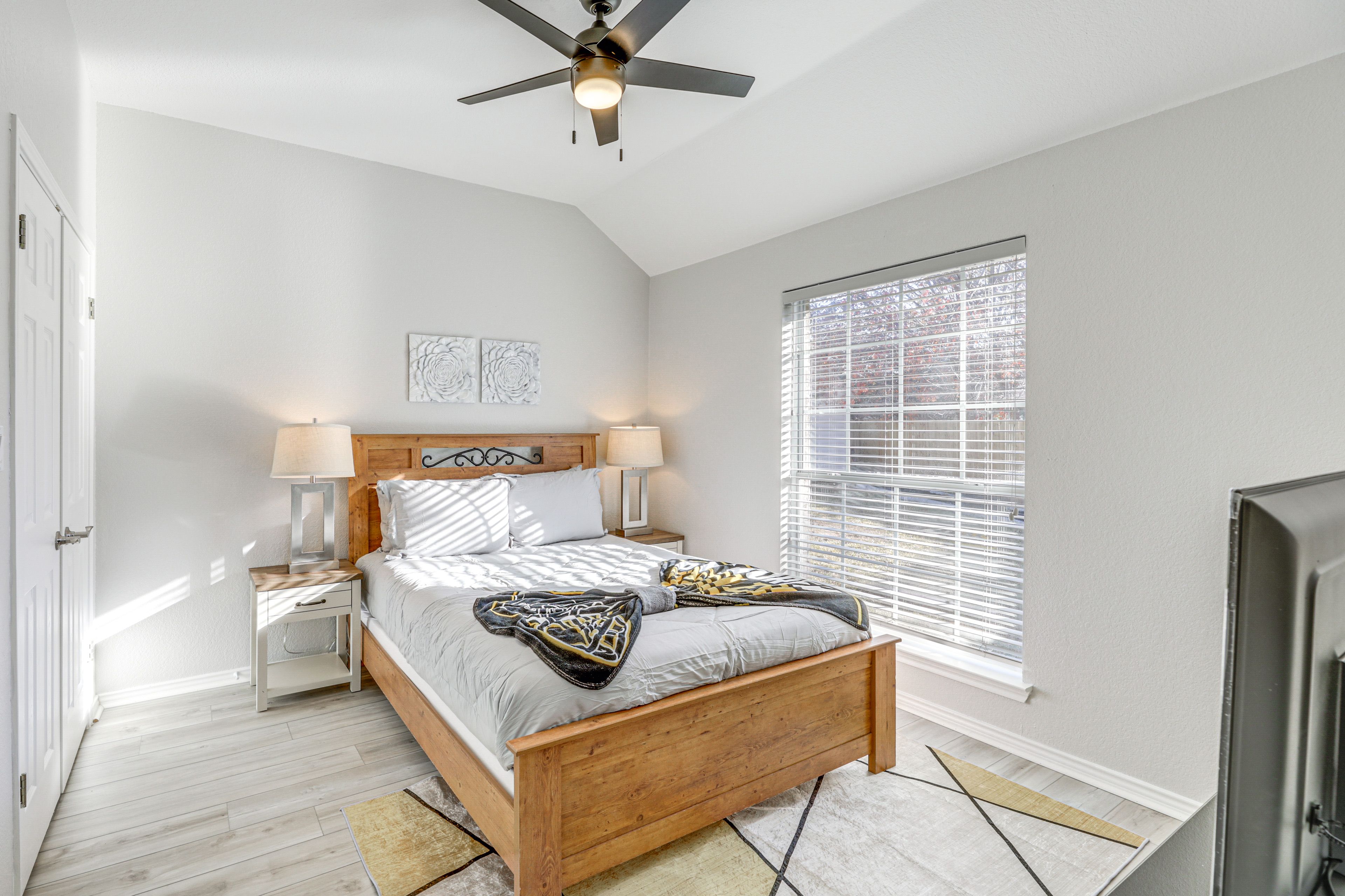 Bedroom 2 | Queen Bed | Hangers