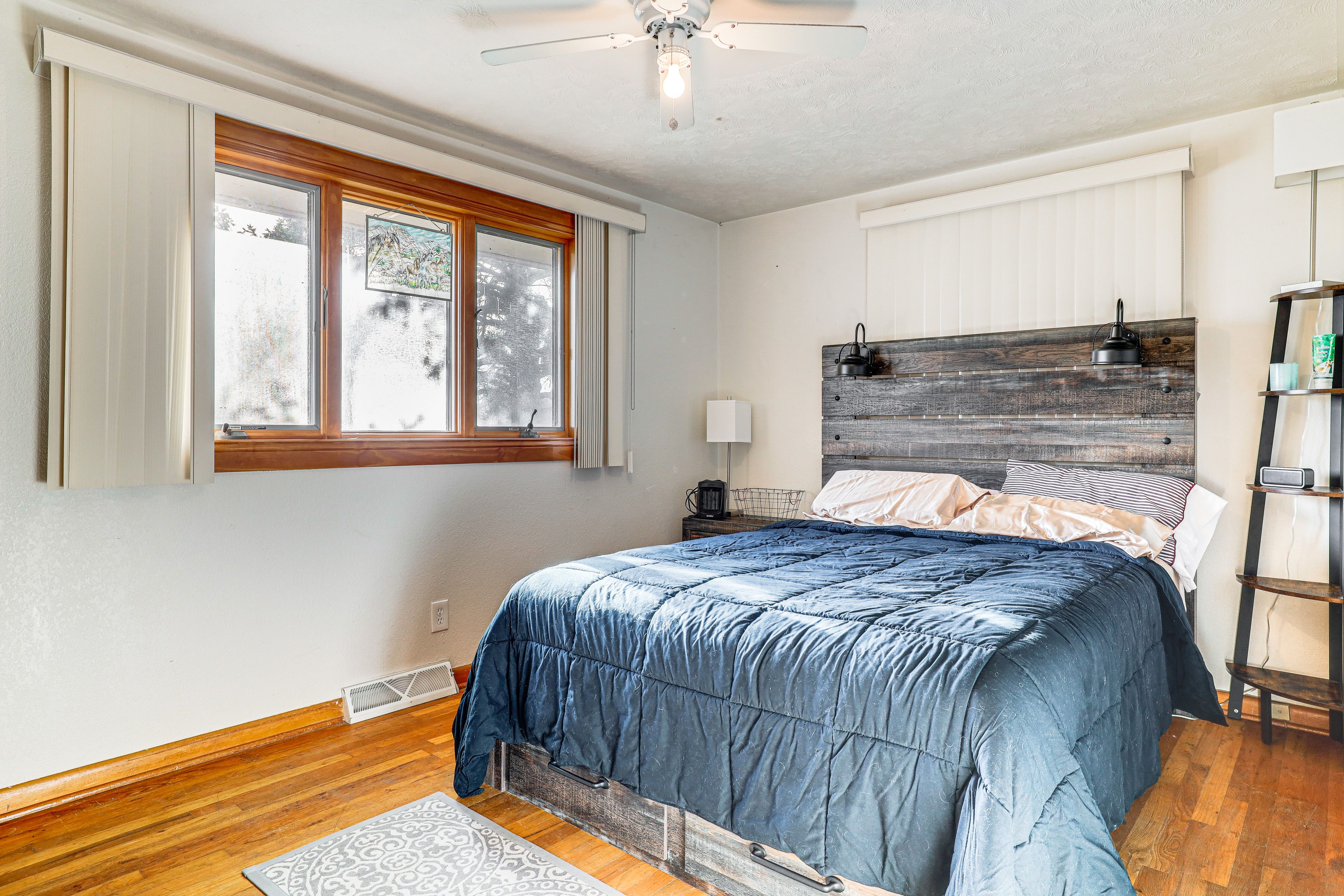 Bedroom 2 | Queen Bed | Smart TV