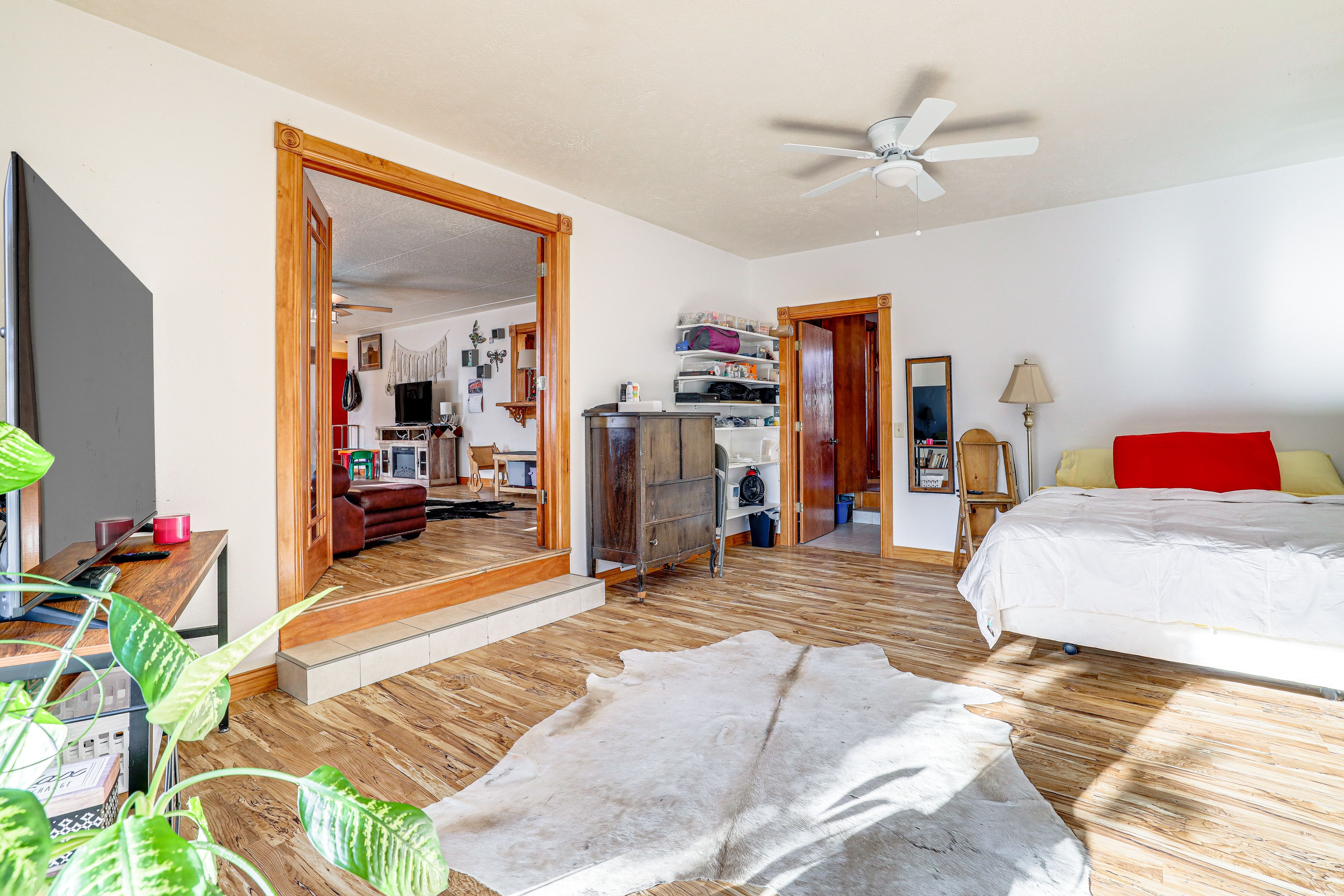 Bedroom 1 | Queen Bed | Smart TV