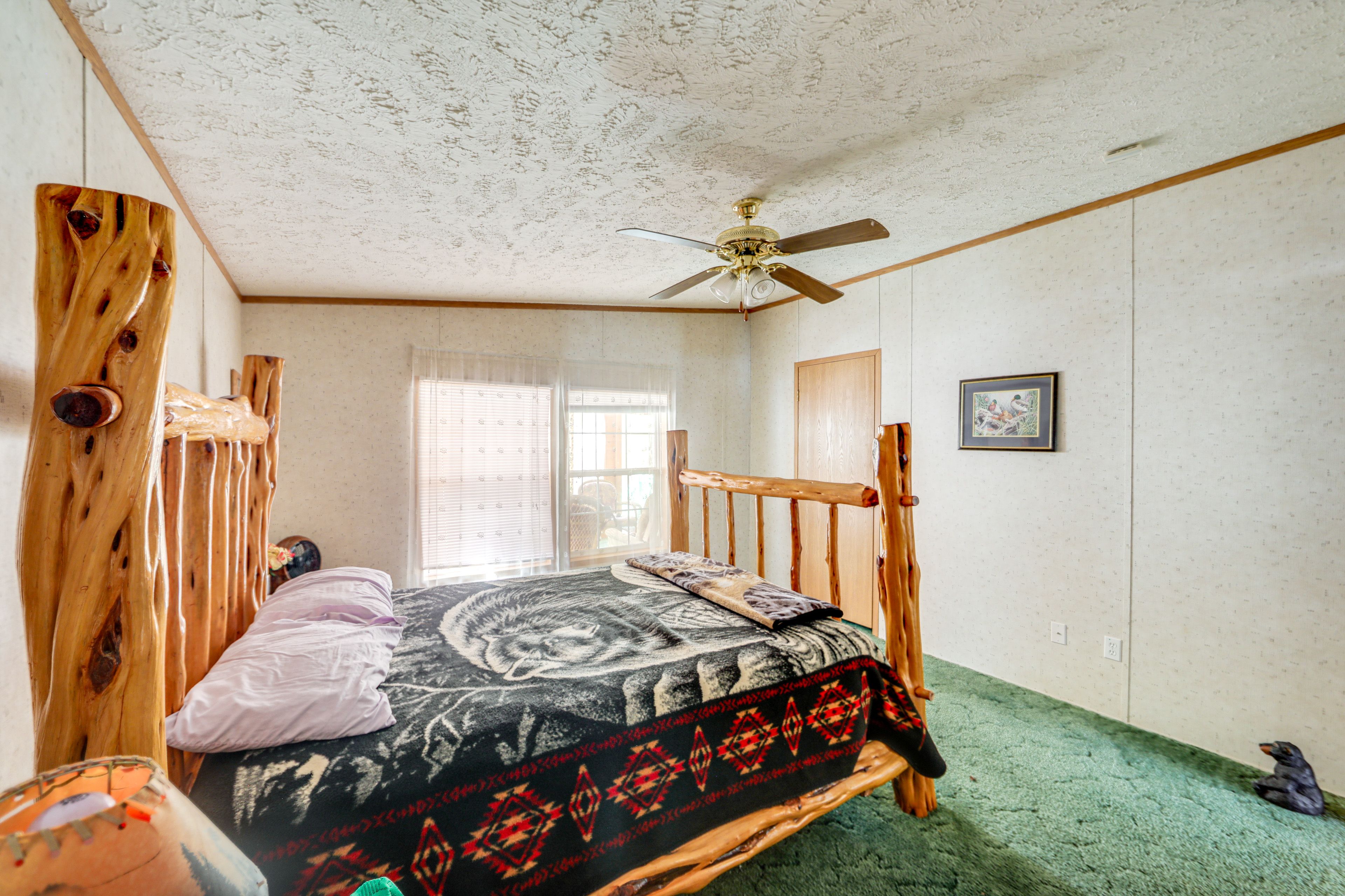 Bedroom 1 | Queen Bed