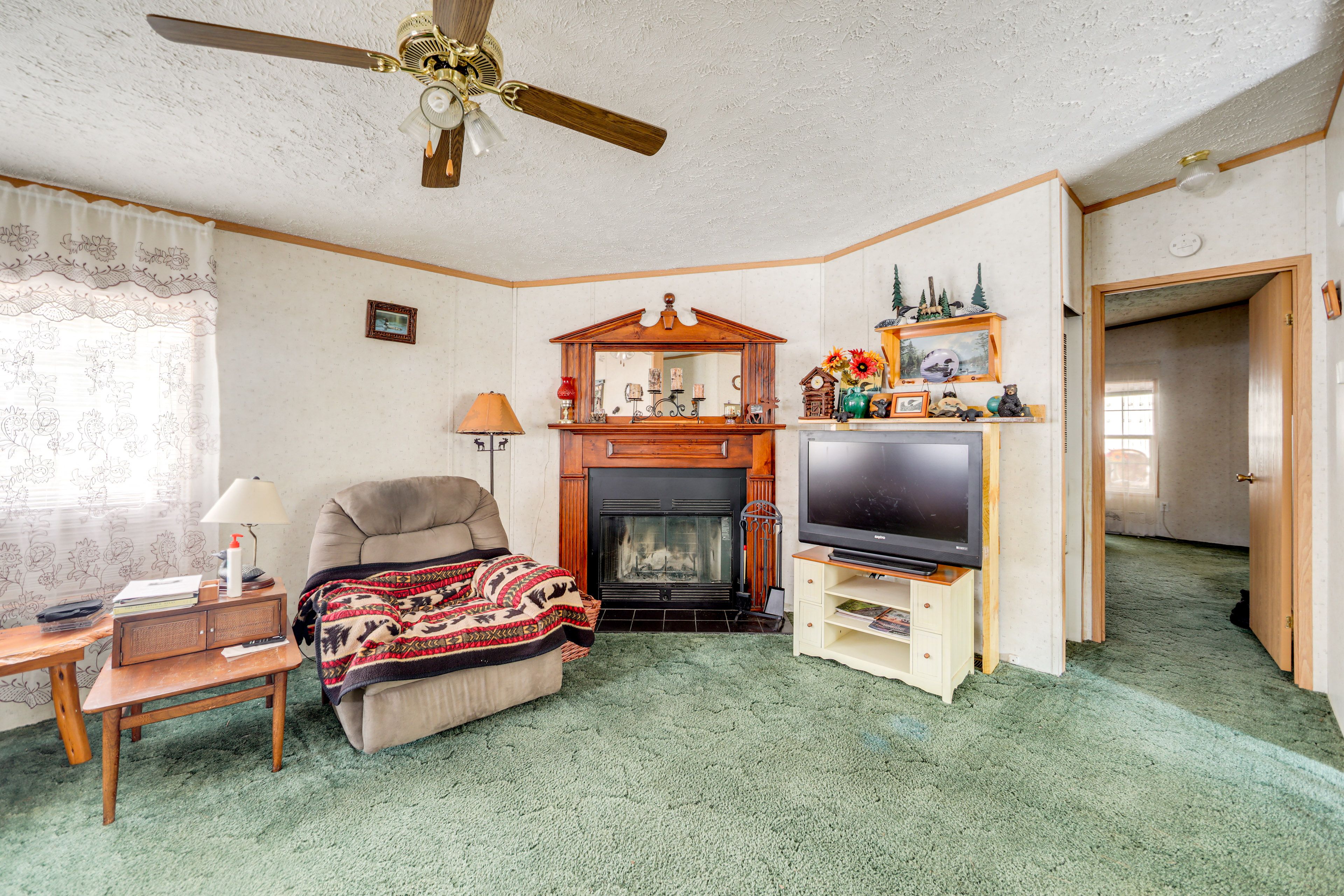 Living Room | Free WiFi | Propane Heat