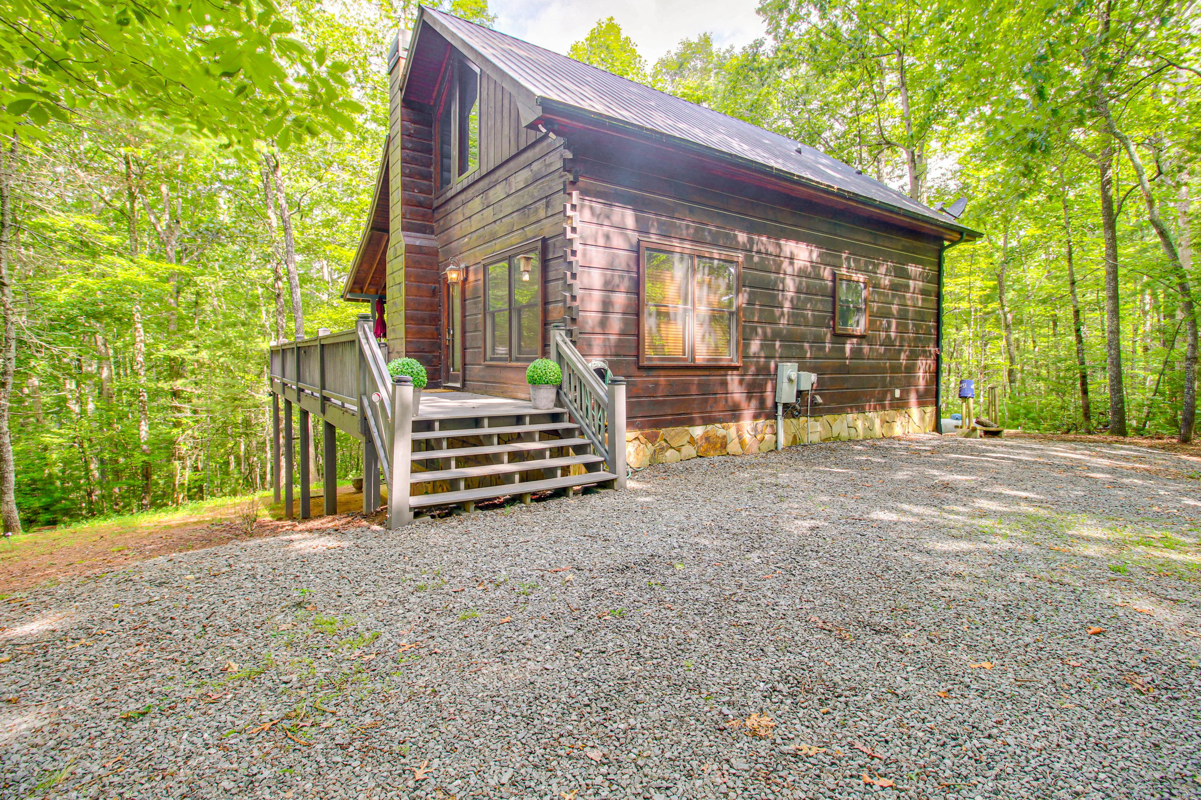 Exterior | Parking | Driveway (3 Vehicles)