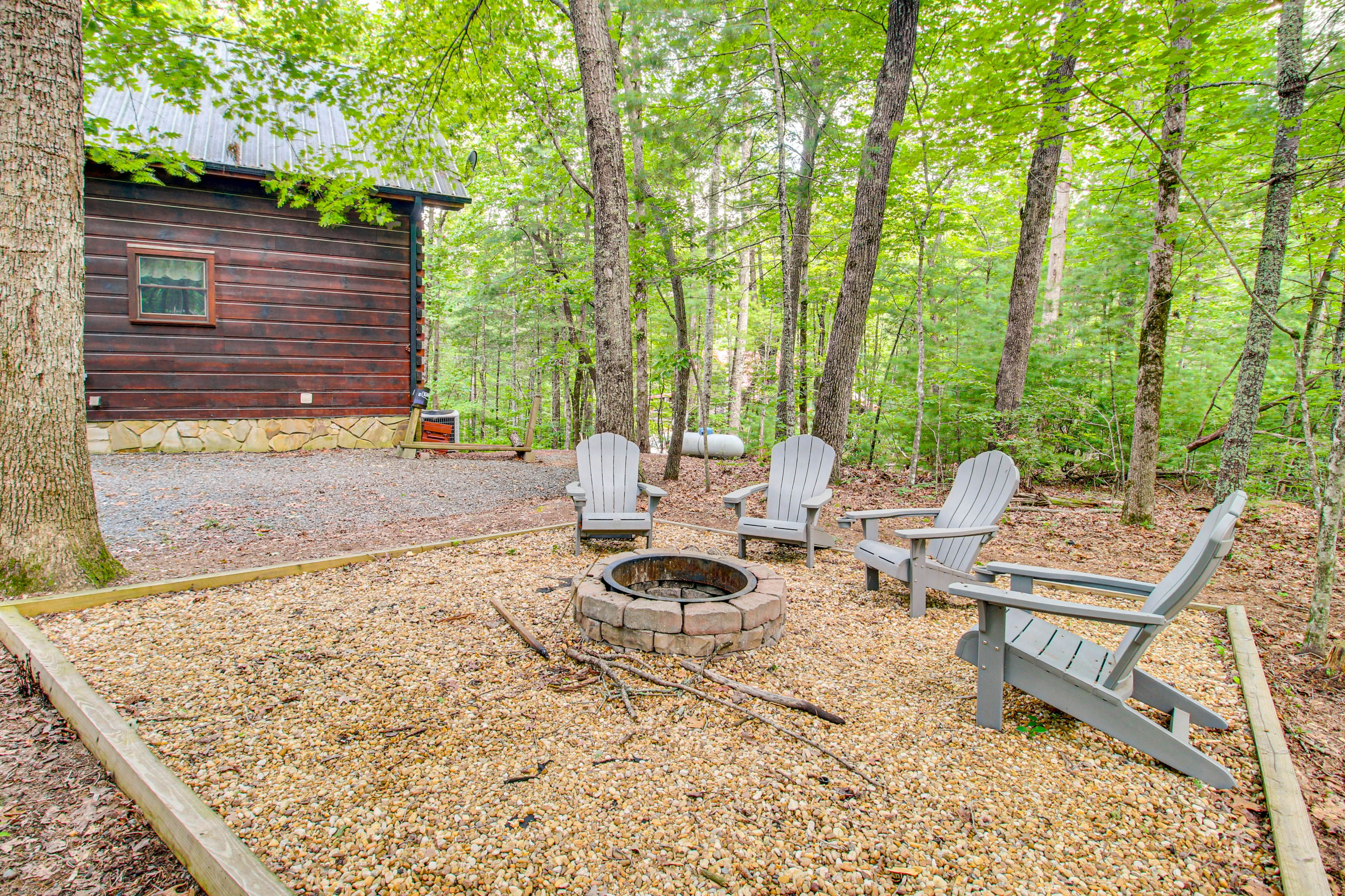 Wood-Burning Fire Pit | Private Yard