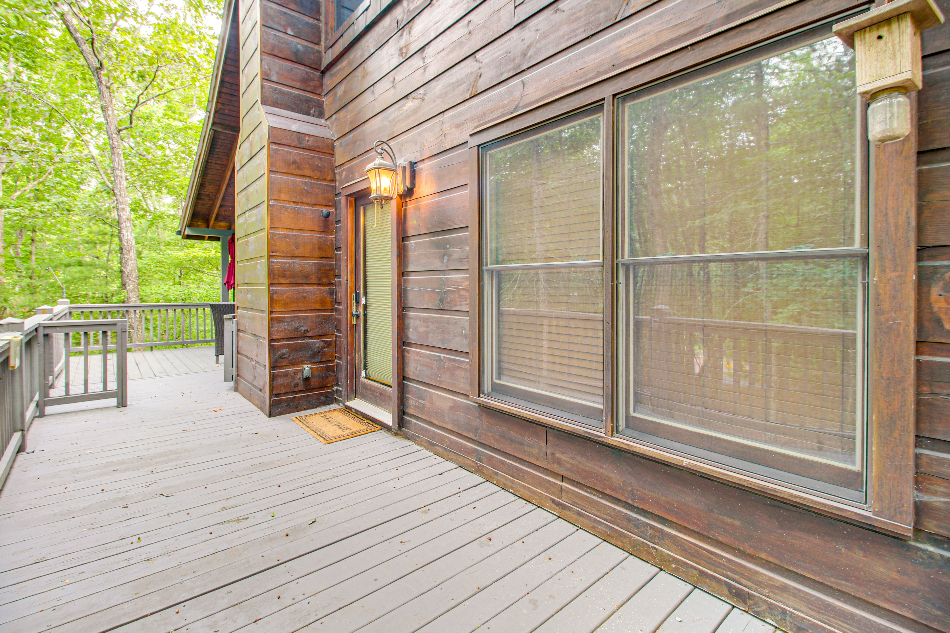 Wraparound Deck | Cabin Entry