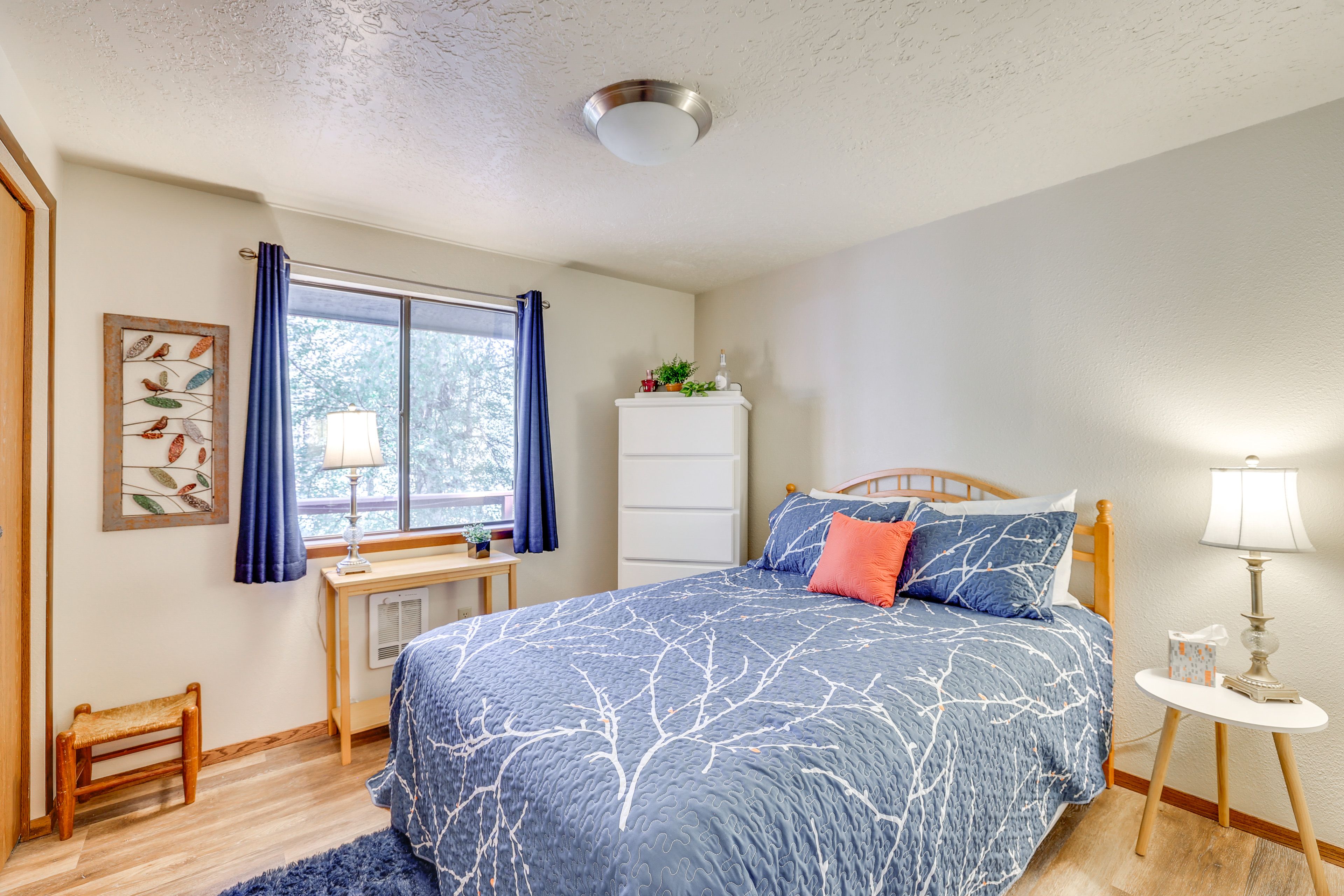 Bedroom 3 | Queen Bed