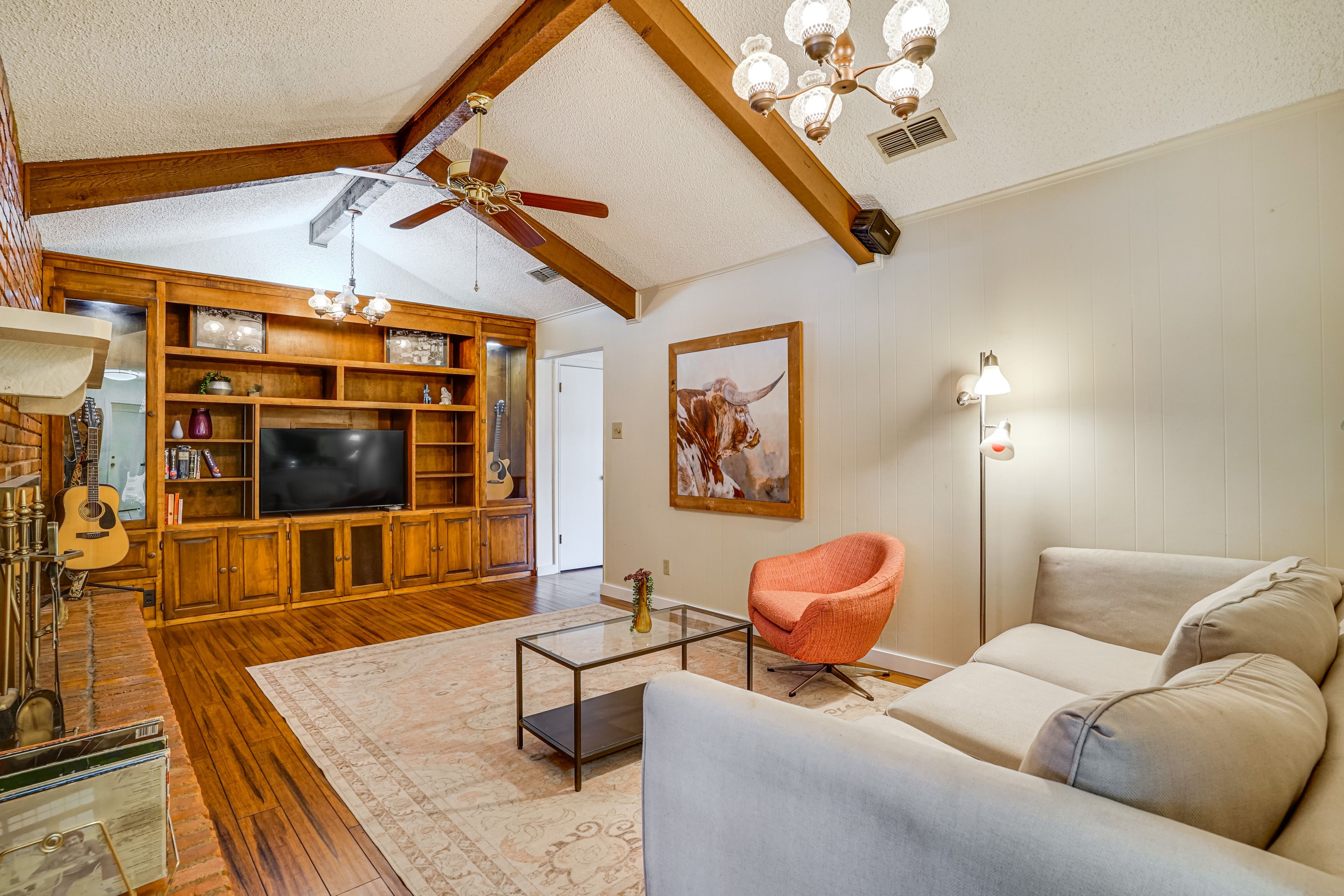 Living Room | Free WiFi | Central A/C & Heat