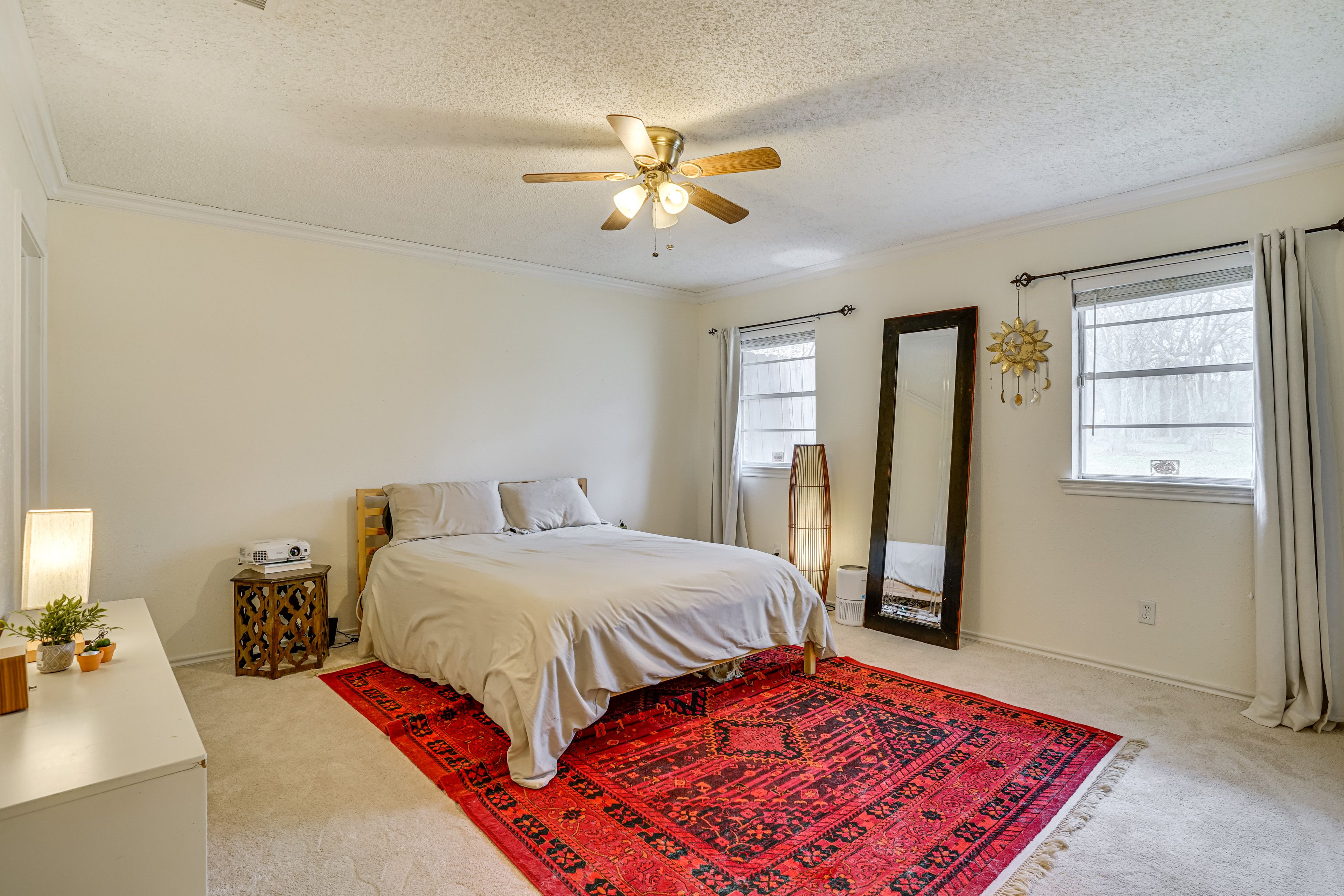 Bedroom 1 | Queen Bed