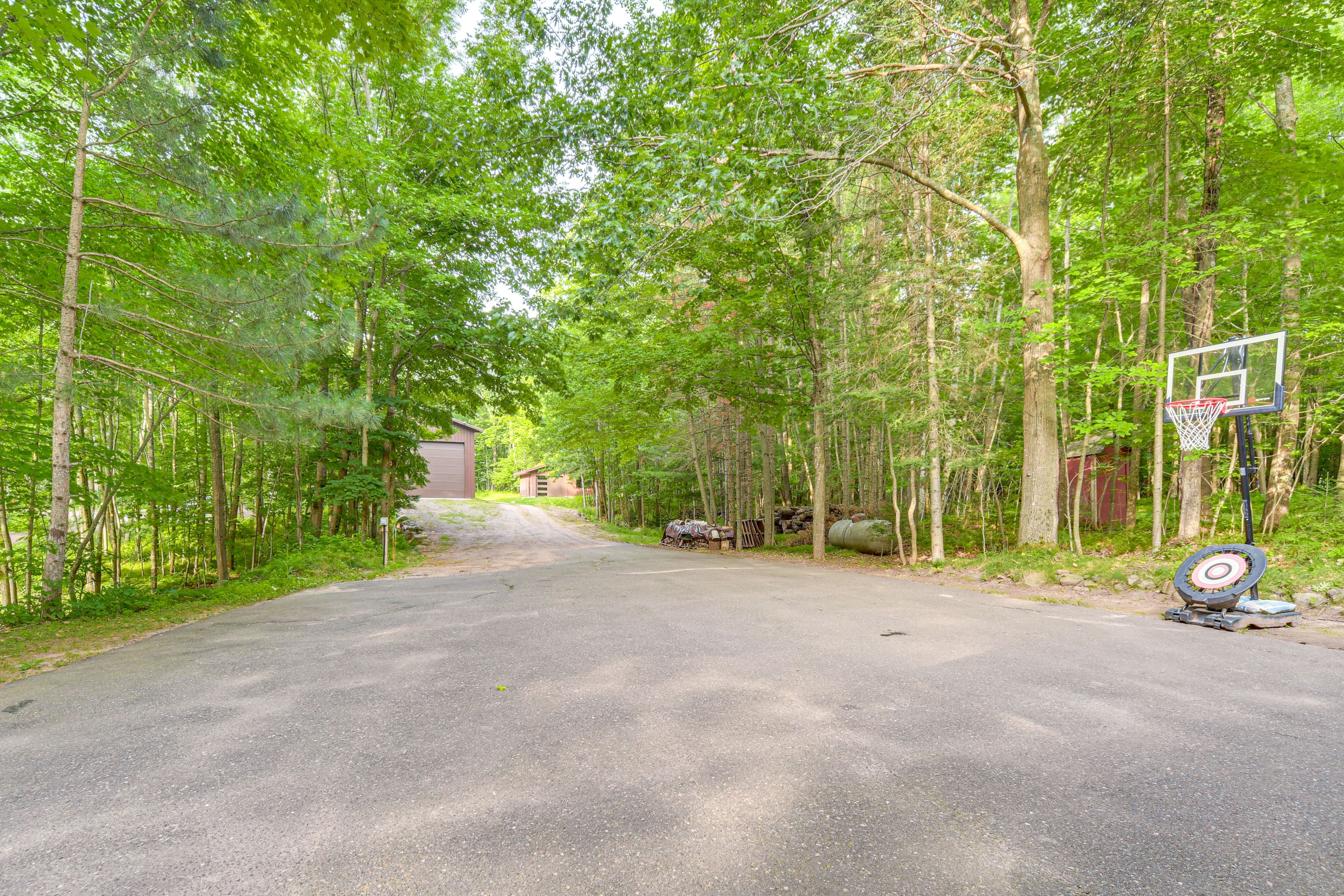 Parking | Driveway (6 Vehicles) | RV/Trailer Parking | 1 RV Hookup