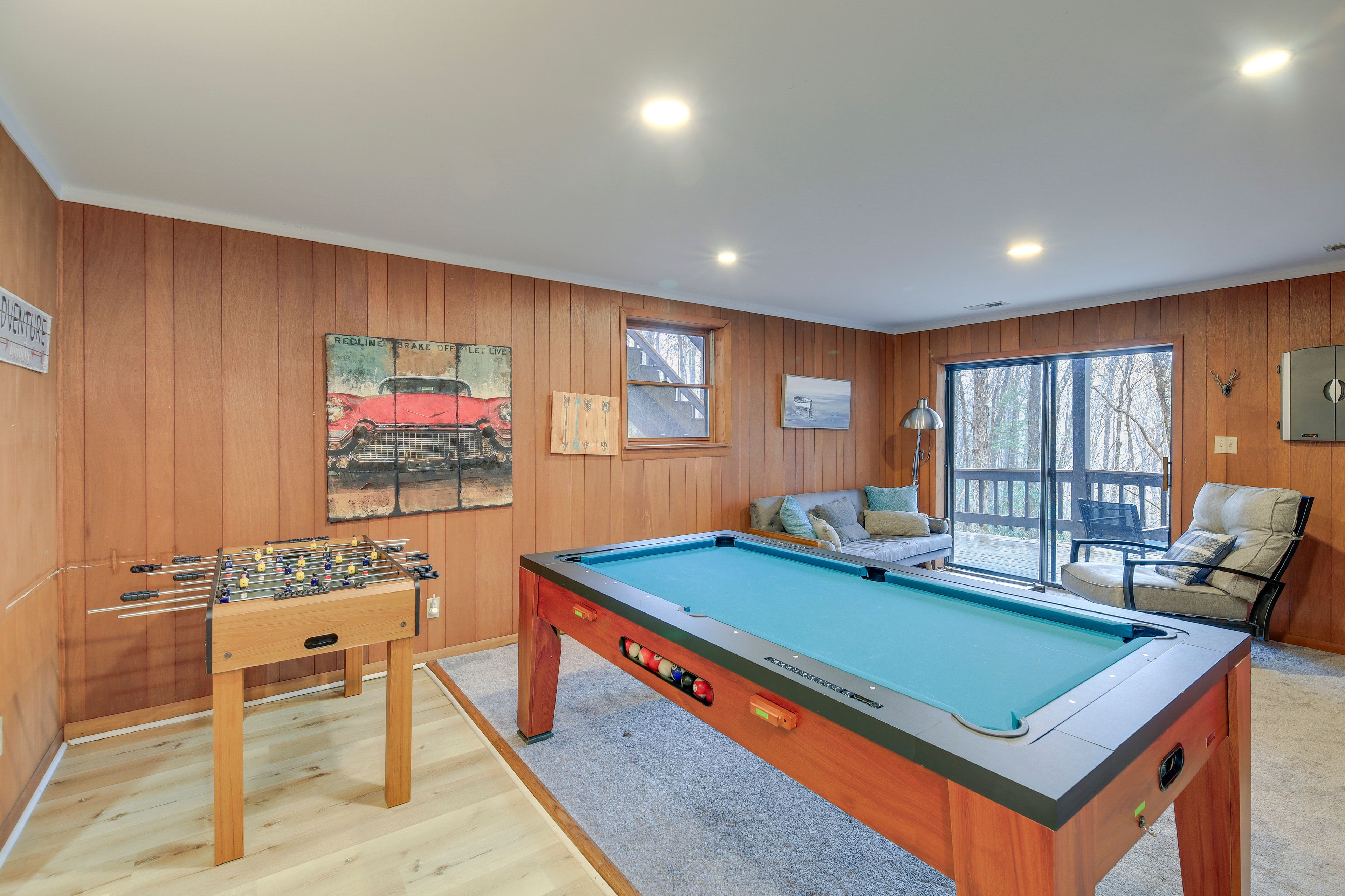 Game Room | Foosball | Pool Table | Smart TV | Basement