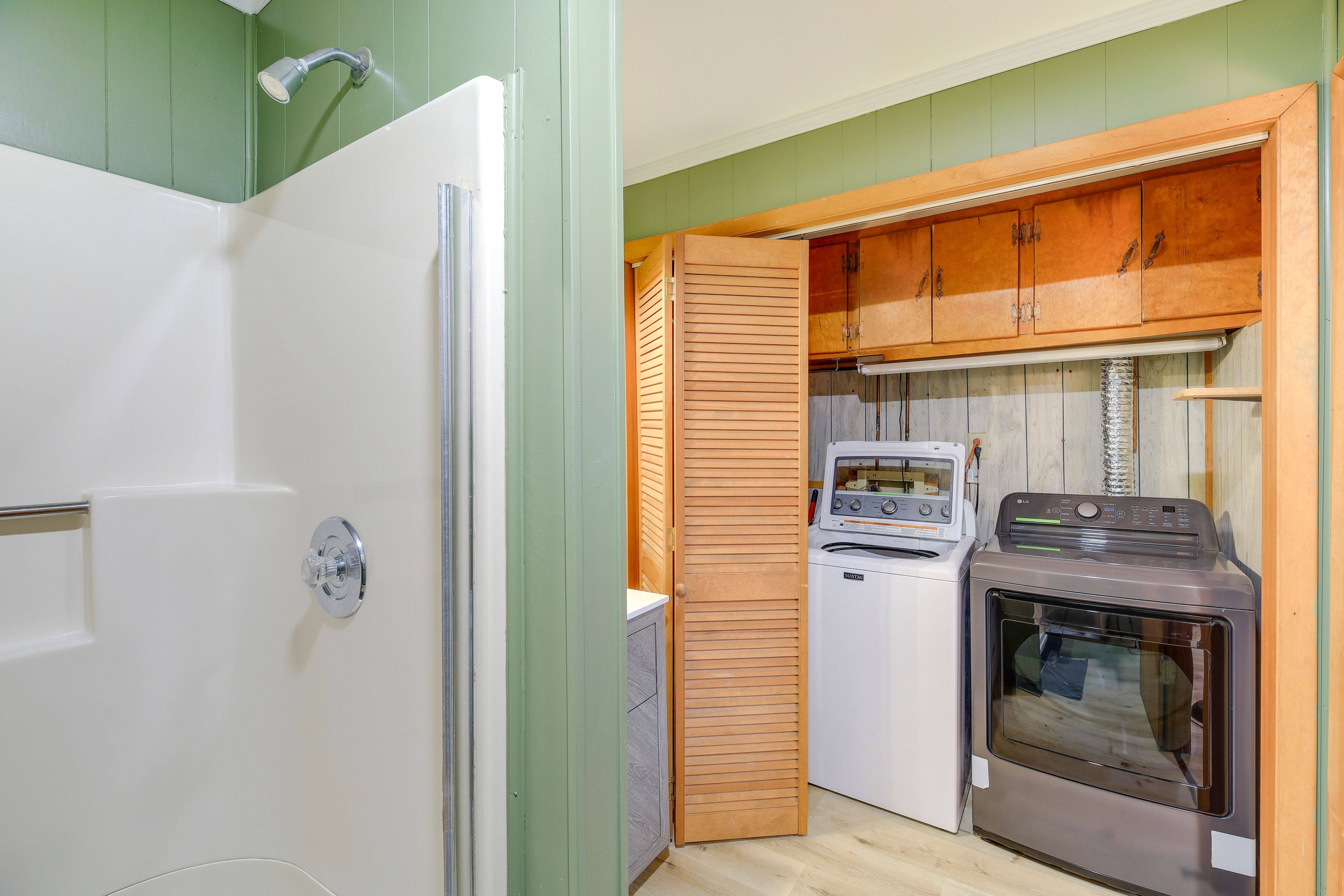 Full Bathroom | Washer & Dryer | Basement