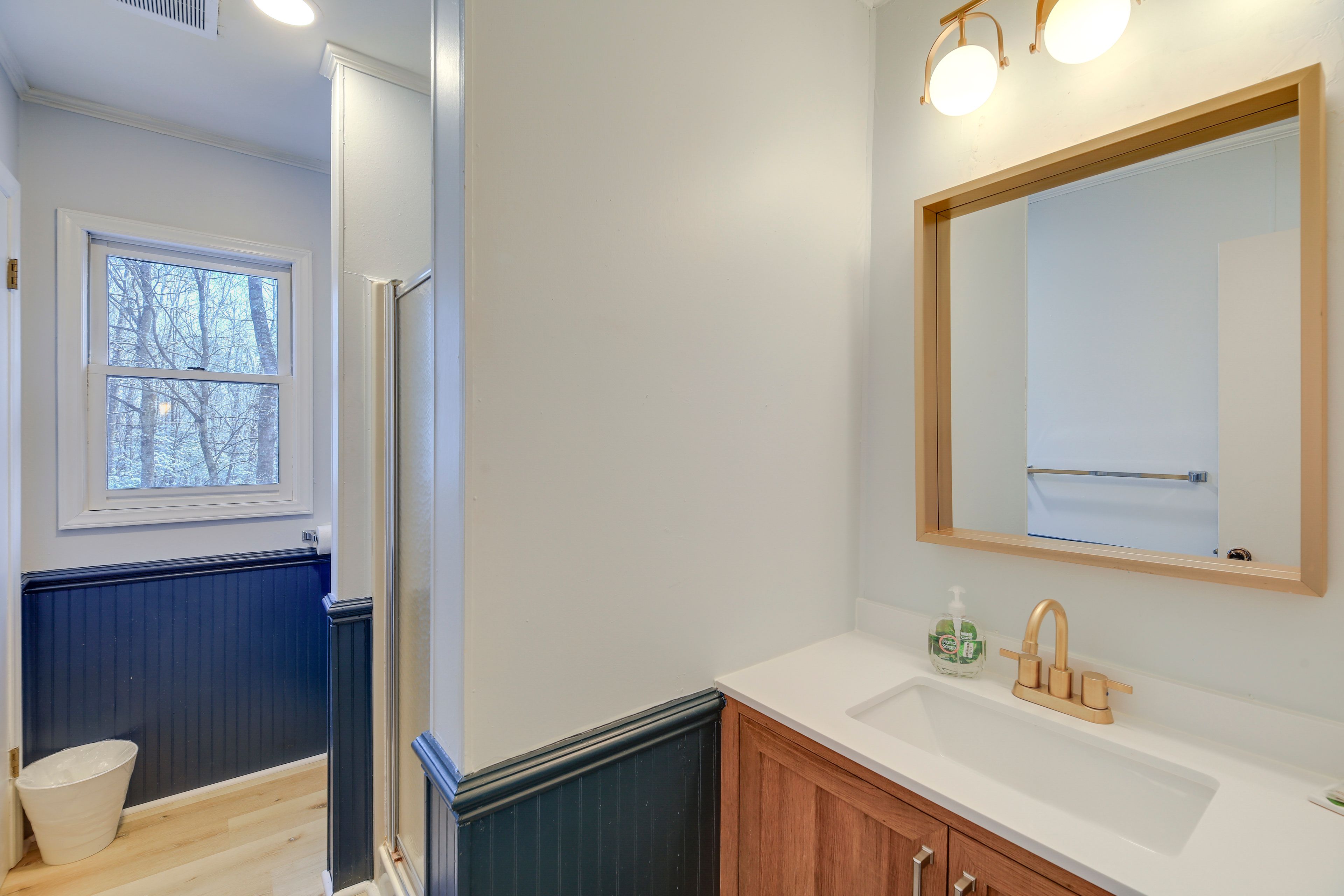 Full Bathroom | 2nd Floor