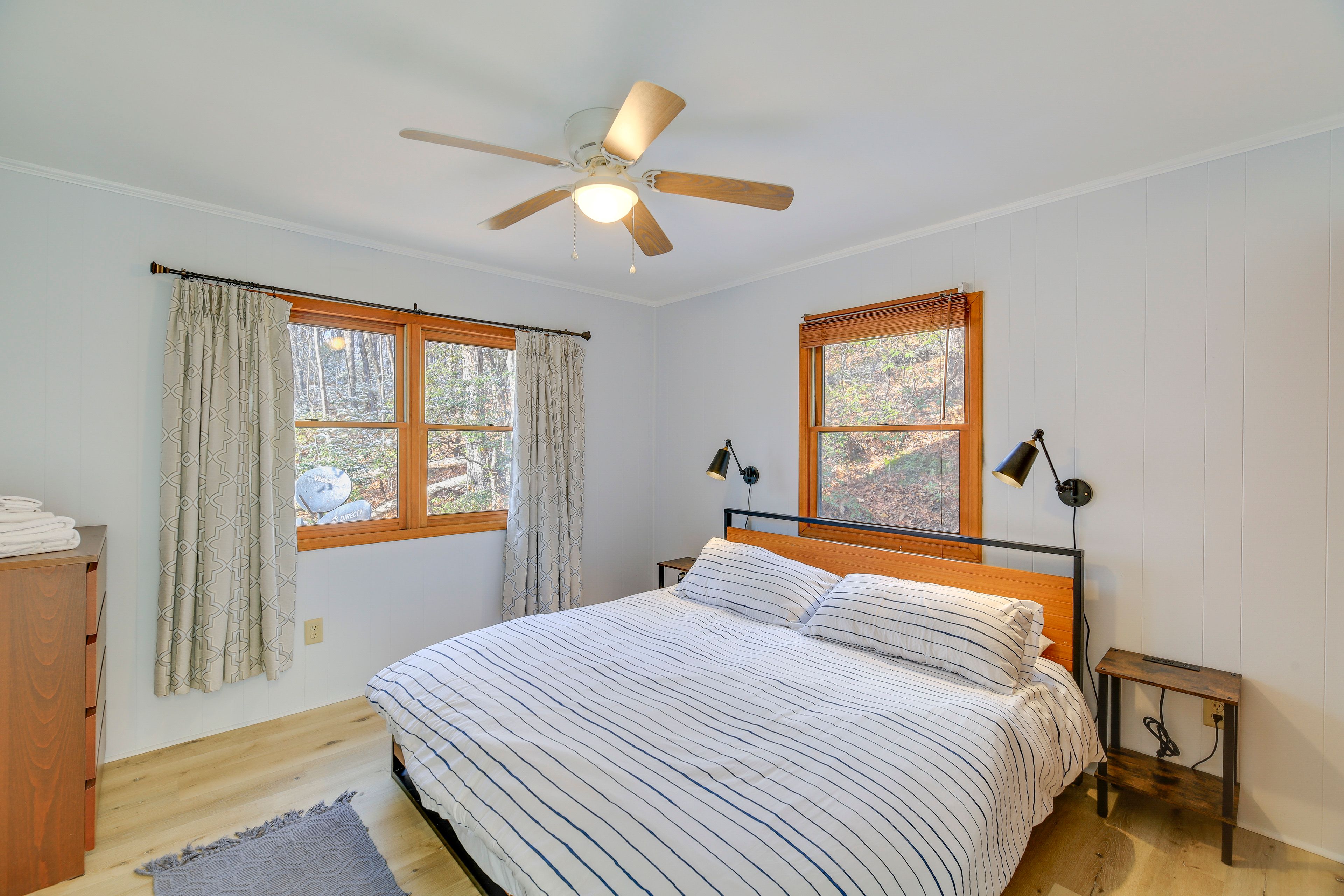 Bedroom 1 | California King Bed | 1st Floor