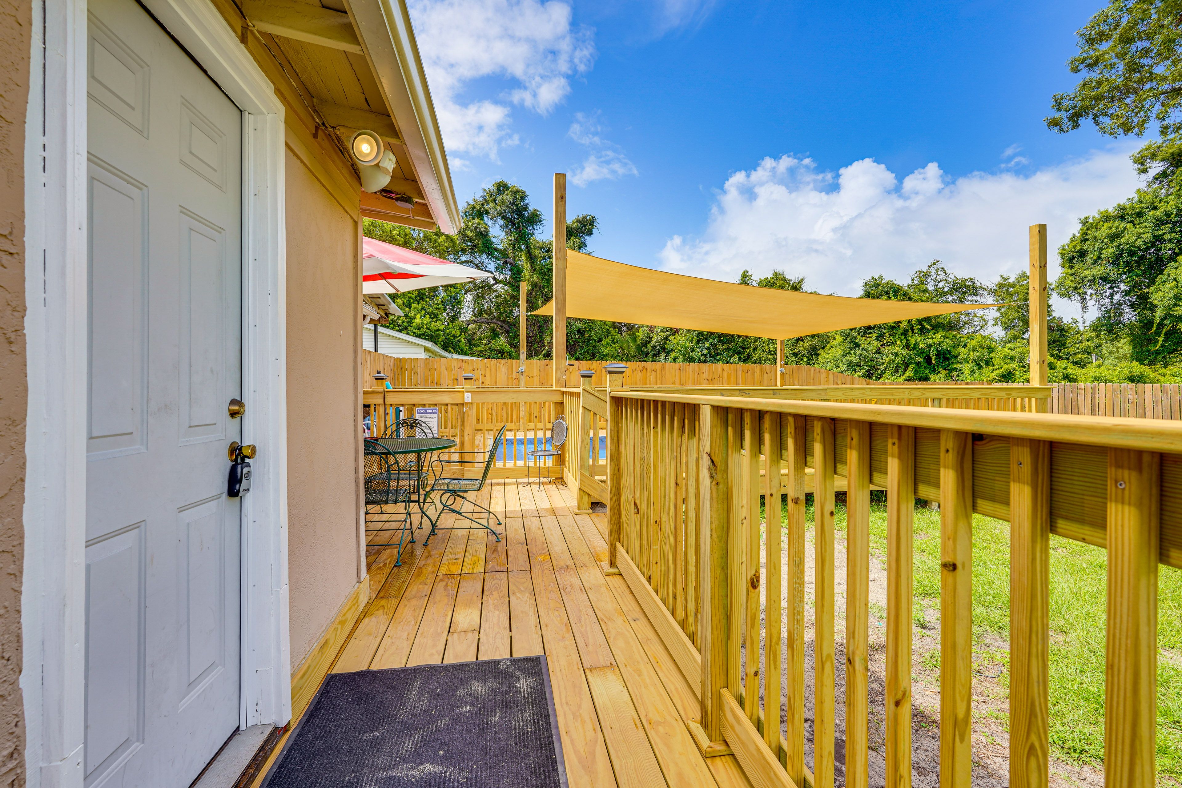 Deck | Gas Grill | Outdoor Dining Area