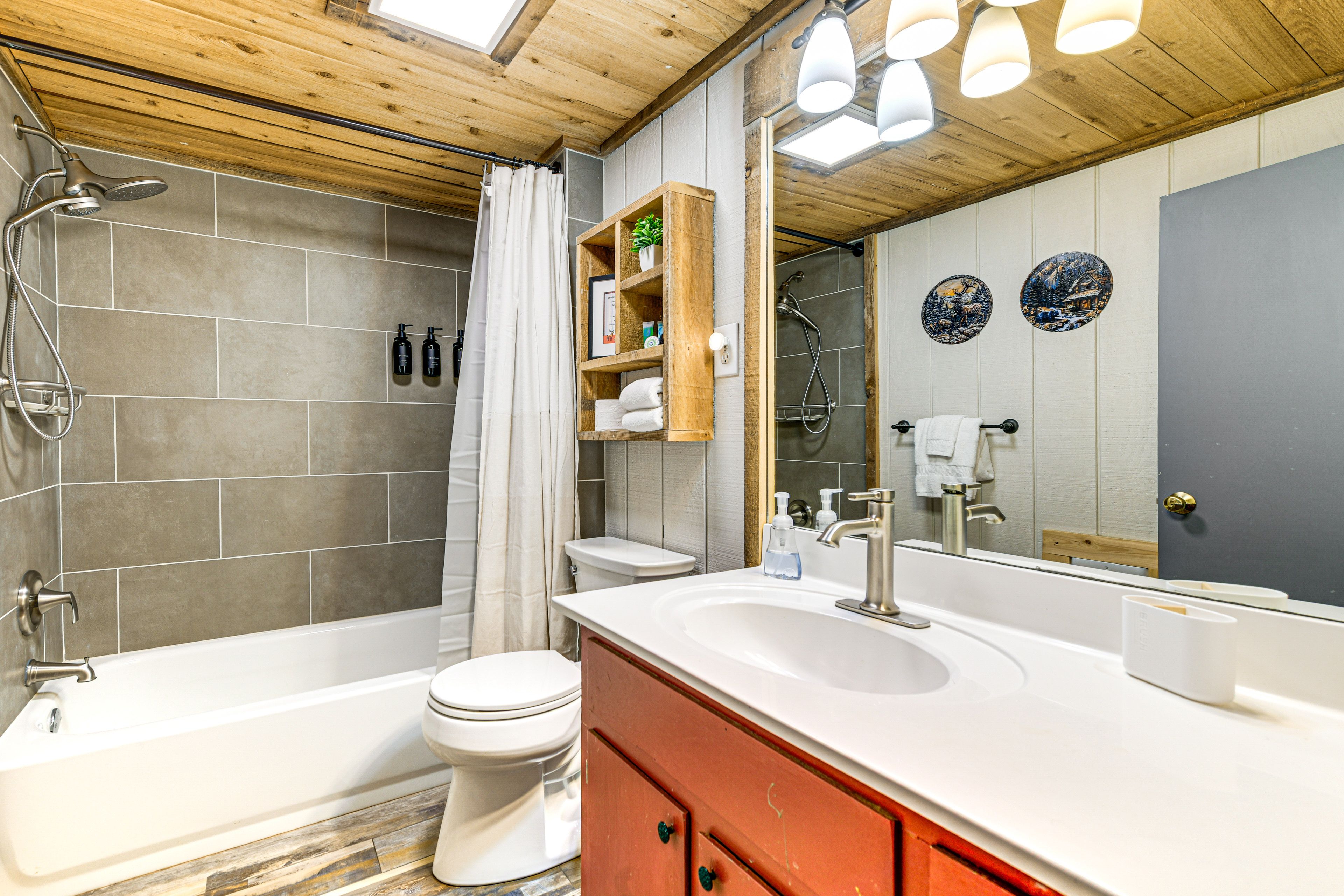 Full Bathroom | Lower Level