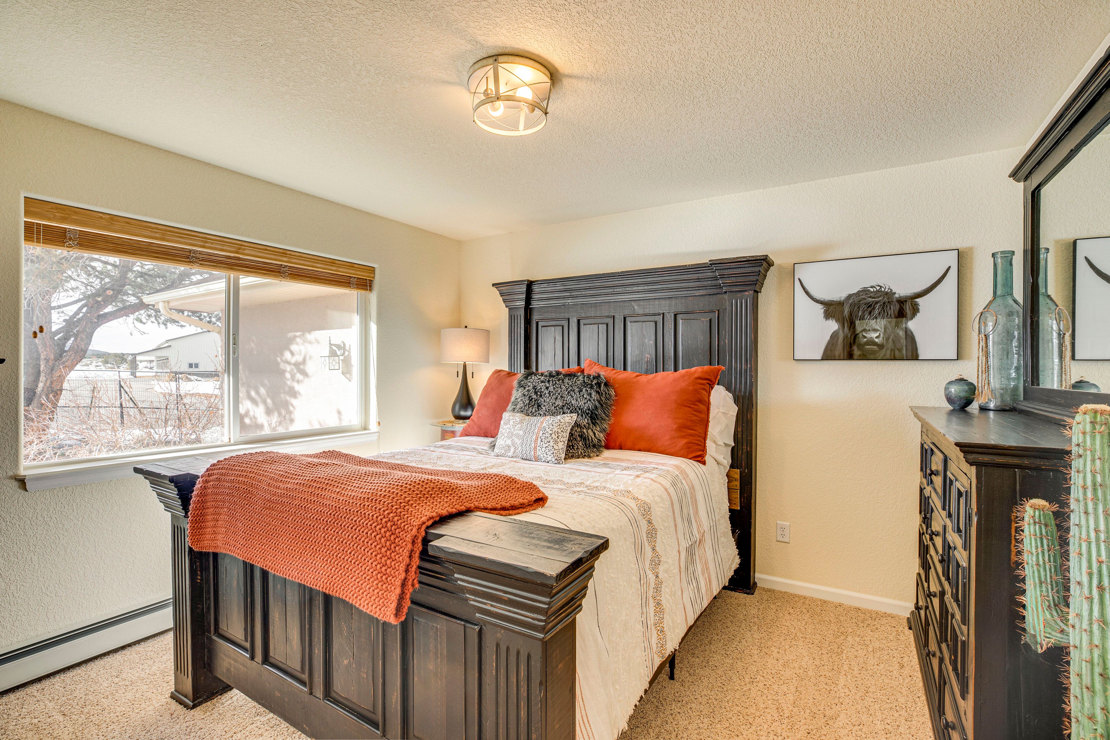 Bedroom 2 | Queen Bed