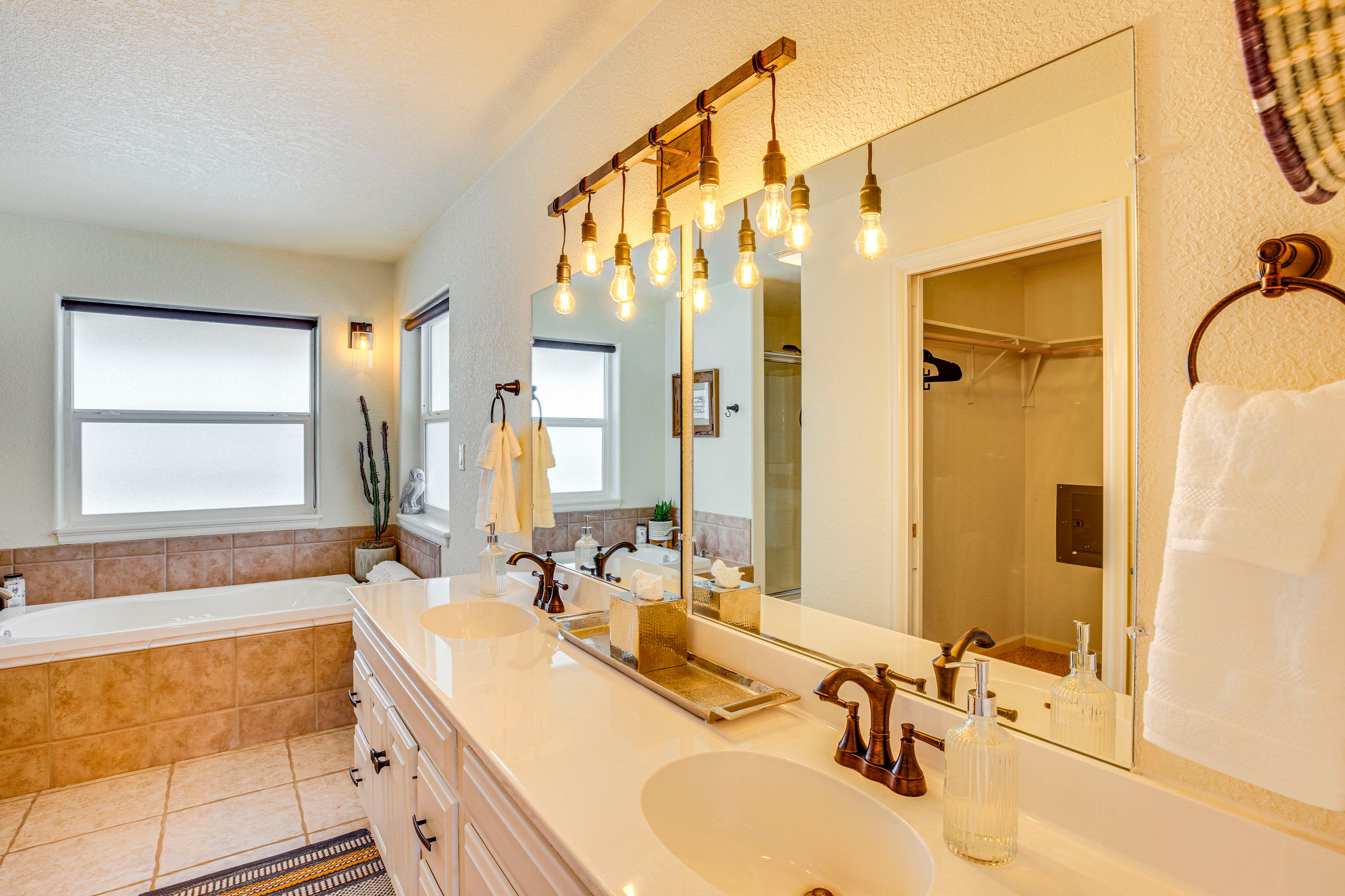 En-Suite Bathroom | Towels Provided | Jetted Tub