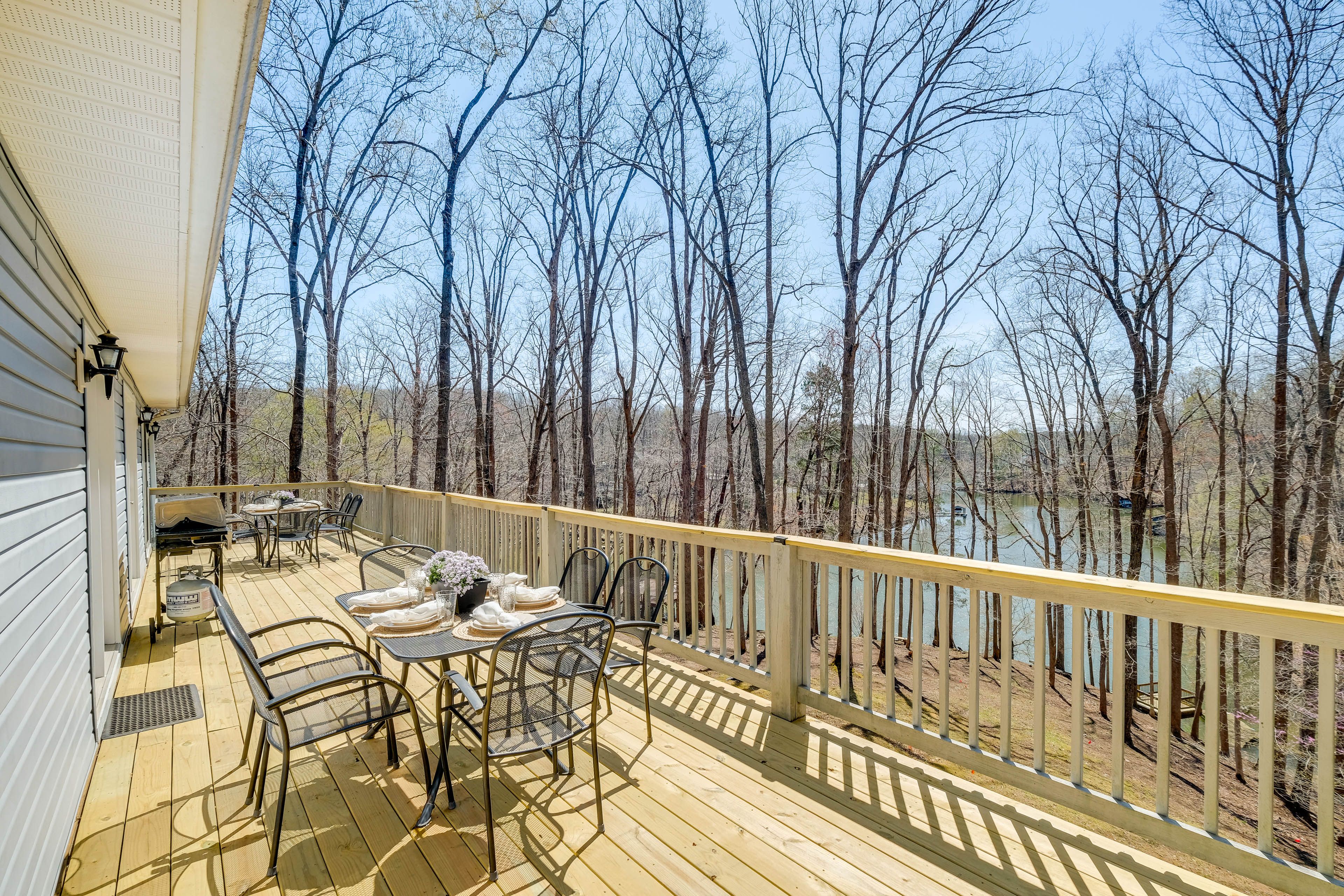 Deck | 2-Story Home