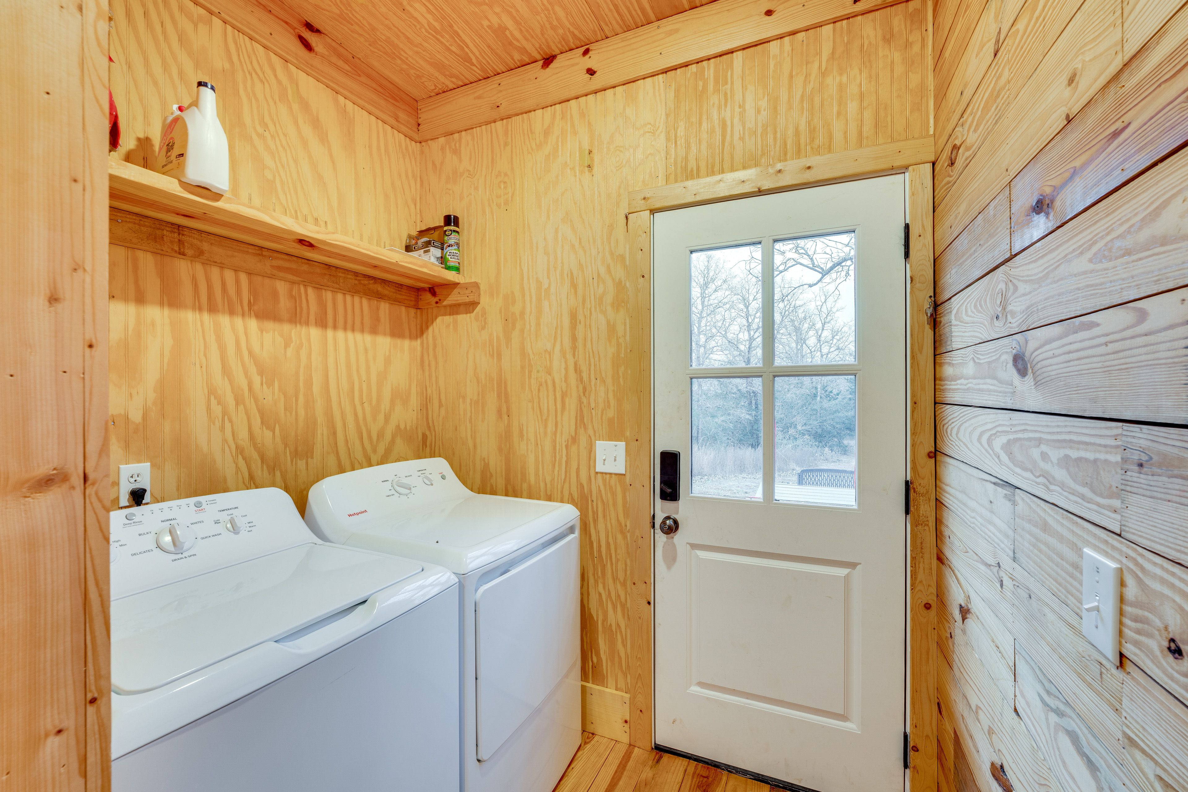 Laundry Room | Washer & Dryer
