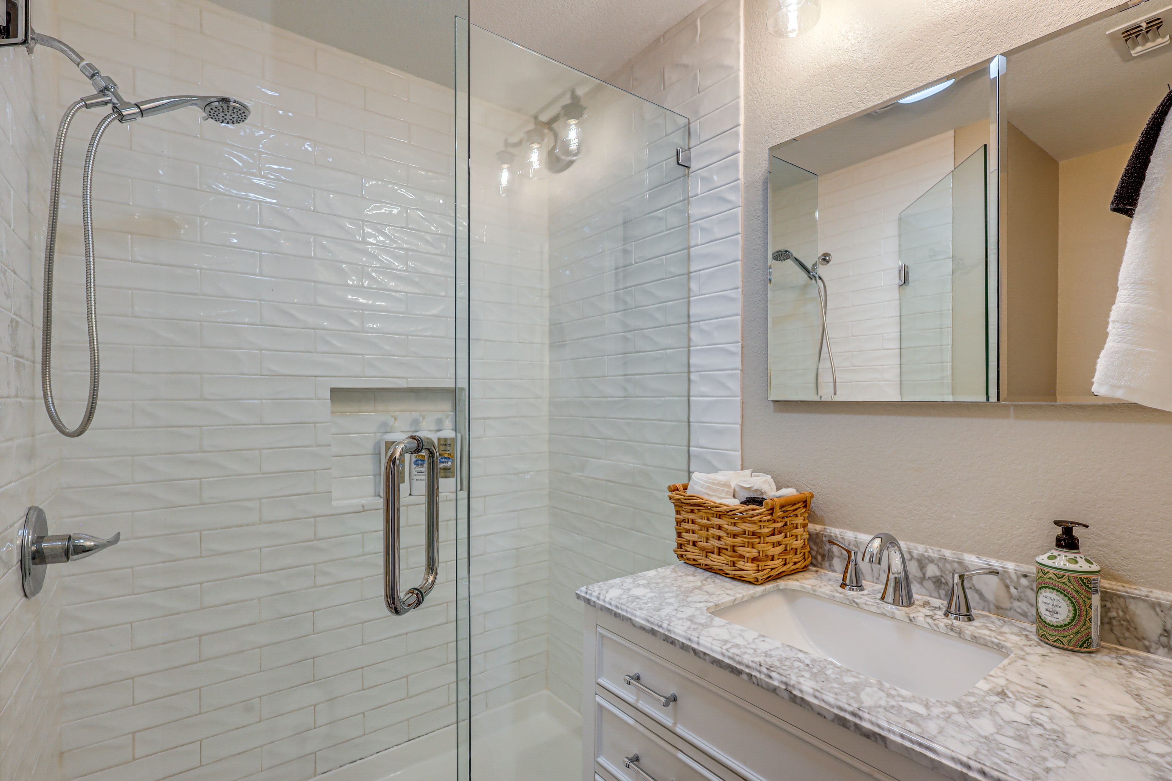 Full Bath | Towels | Hair Dryer | Main Level