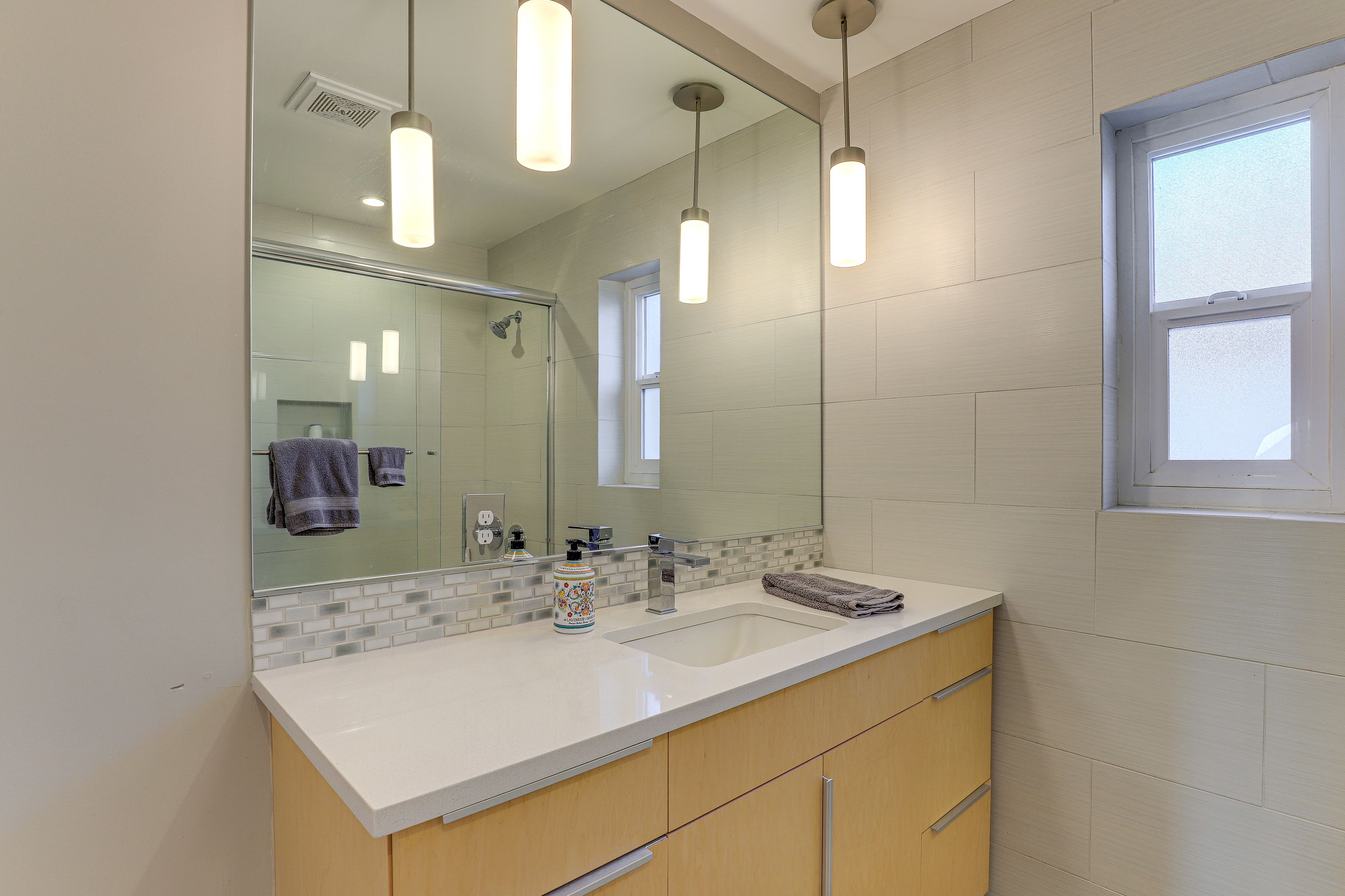 Full Bath | Towels | Hair Dryer | Main Level