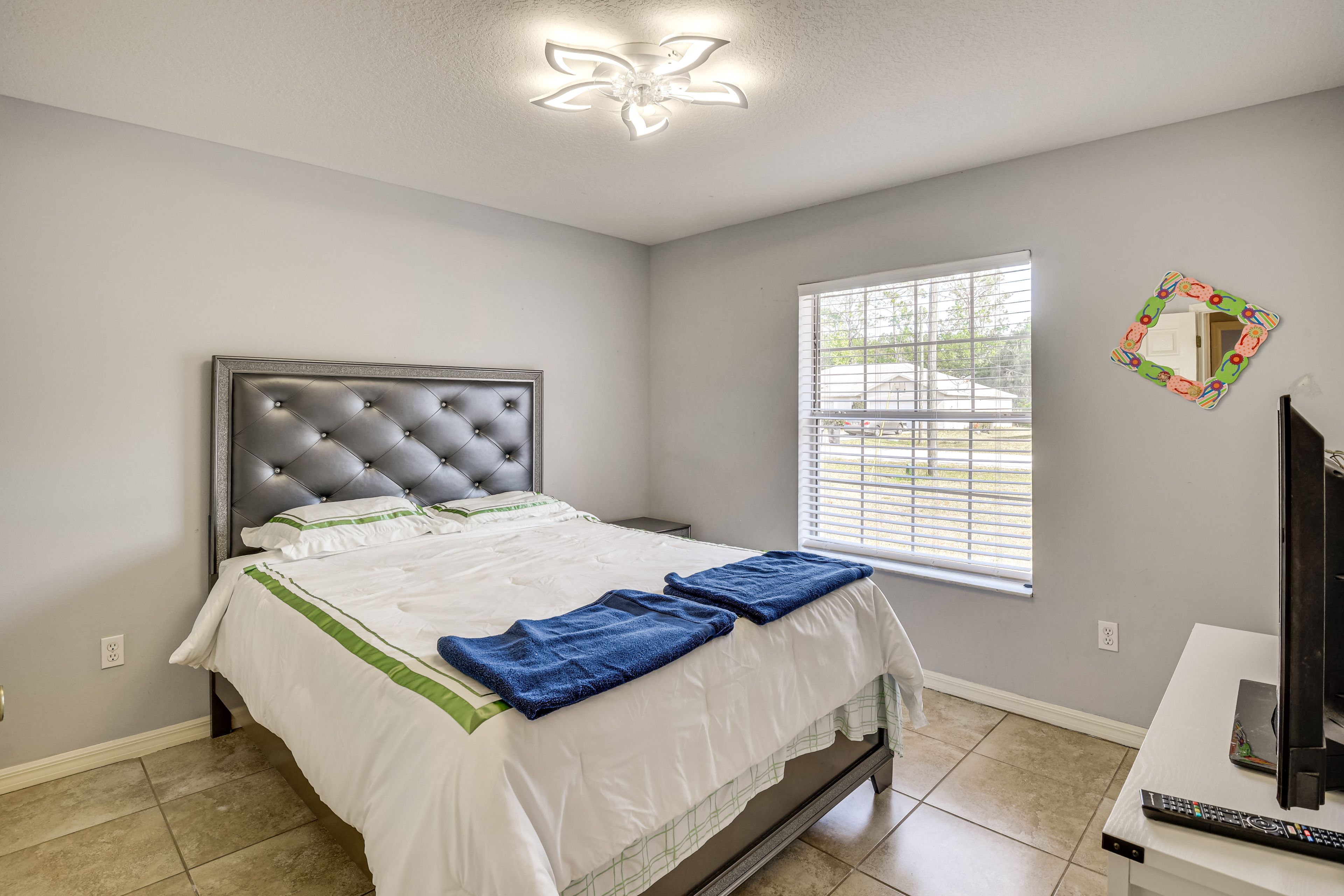 Bedroom 2 | Queen Bed