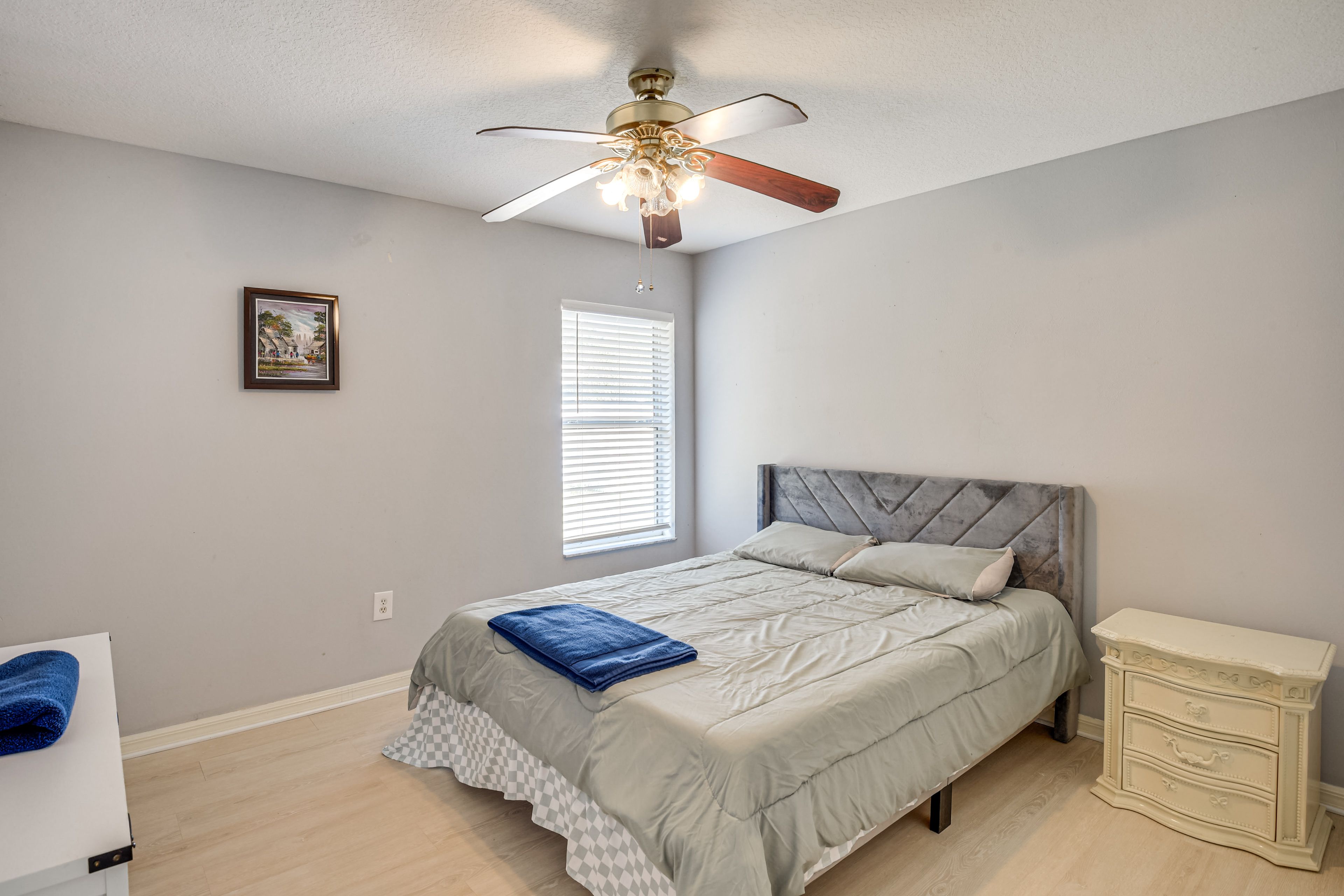 Bedroom 3 | Queen Bed