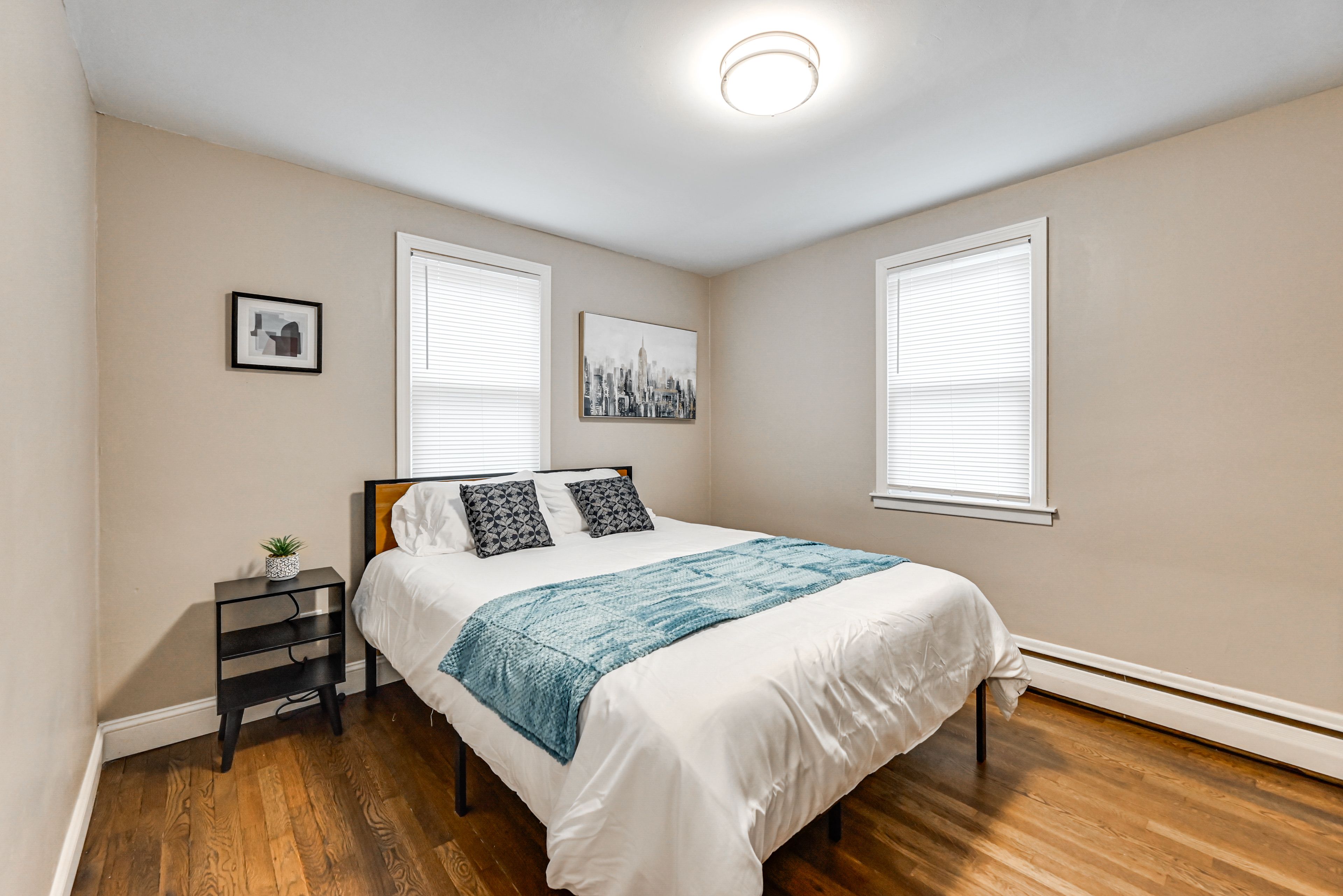 Bedroom 1 | Queen Bed | Smart TV